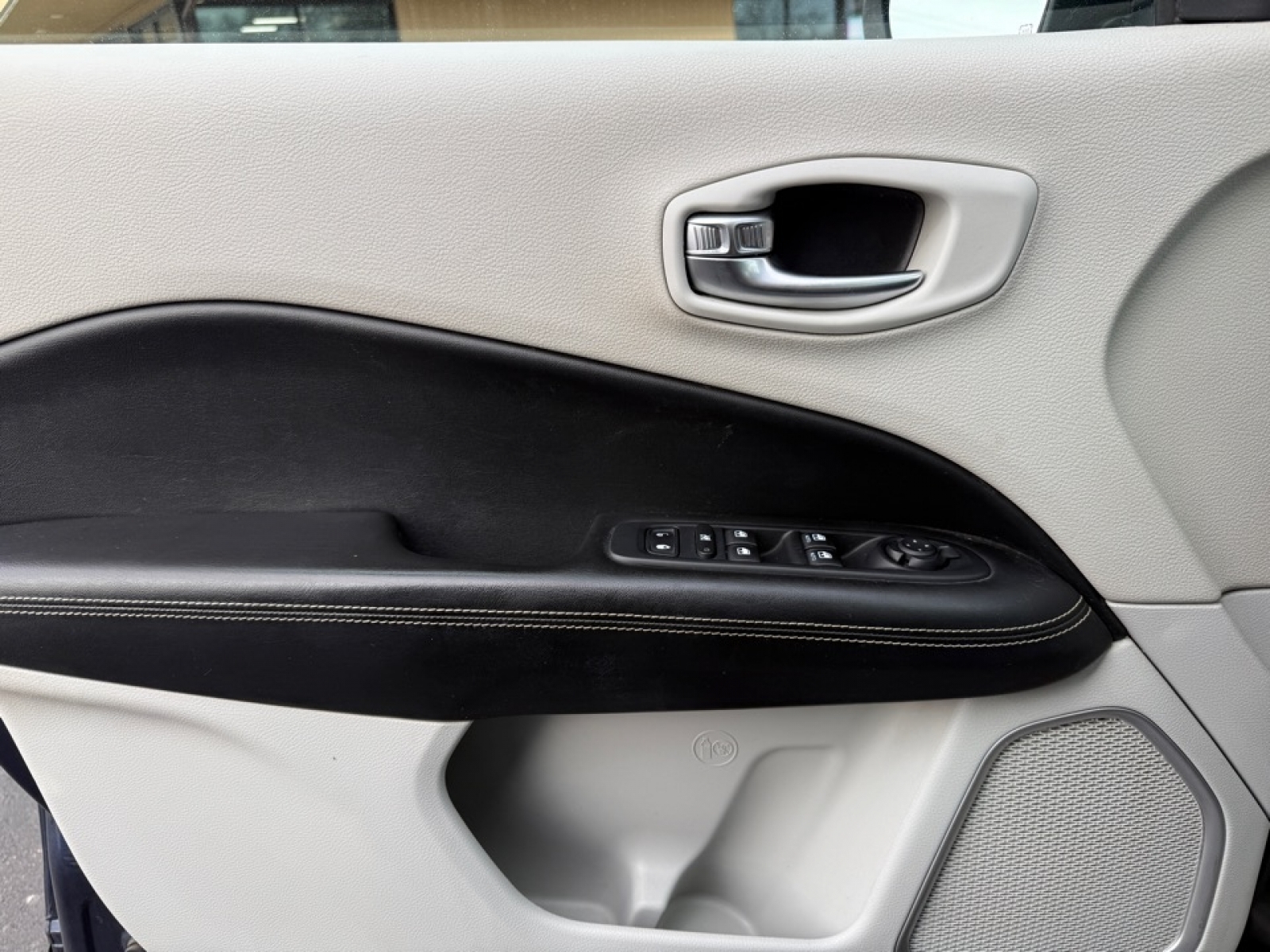 2018 Jeep Compass Latitude 4x4, 39282, Photo