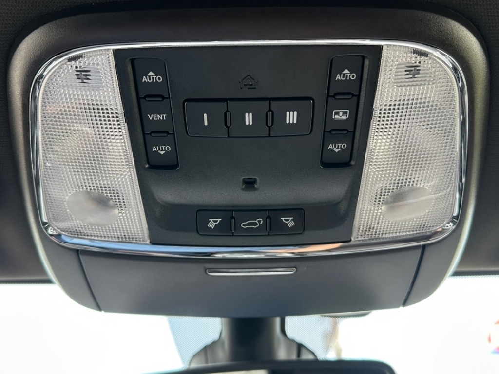 2018 Jeep Grand Cherokee Overland, 35783, Photo