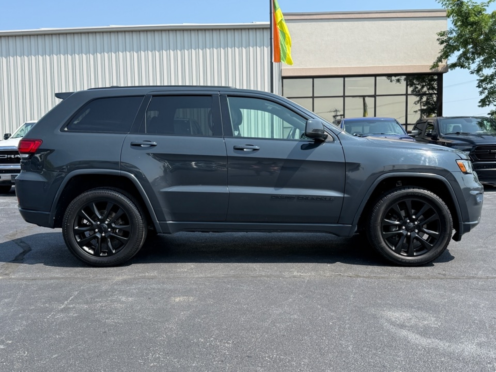 2018 Jeep Grand Cherokee Altitude photo 9