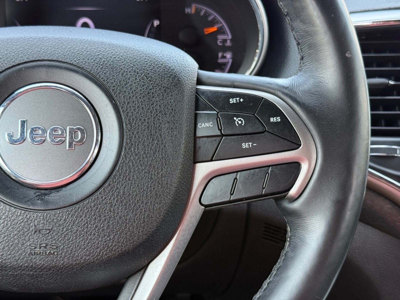 2018 Jeep Grand Cherokee Altitude photo 24