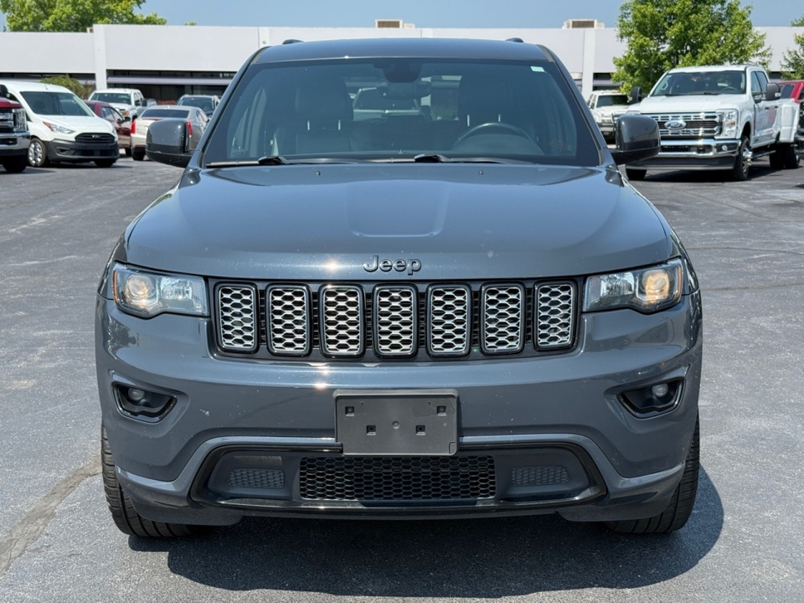 2018 Jeep Grand Cherokee Altitude photo 3
