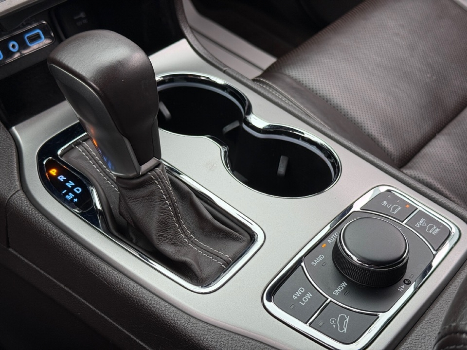 2018 Jeep Grand Cherokee Overland 4x4, 38460A, Photo