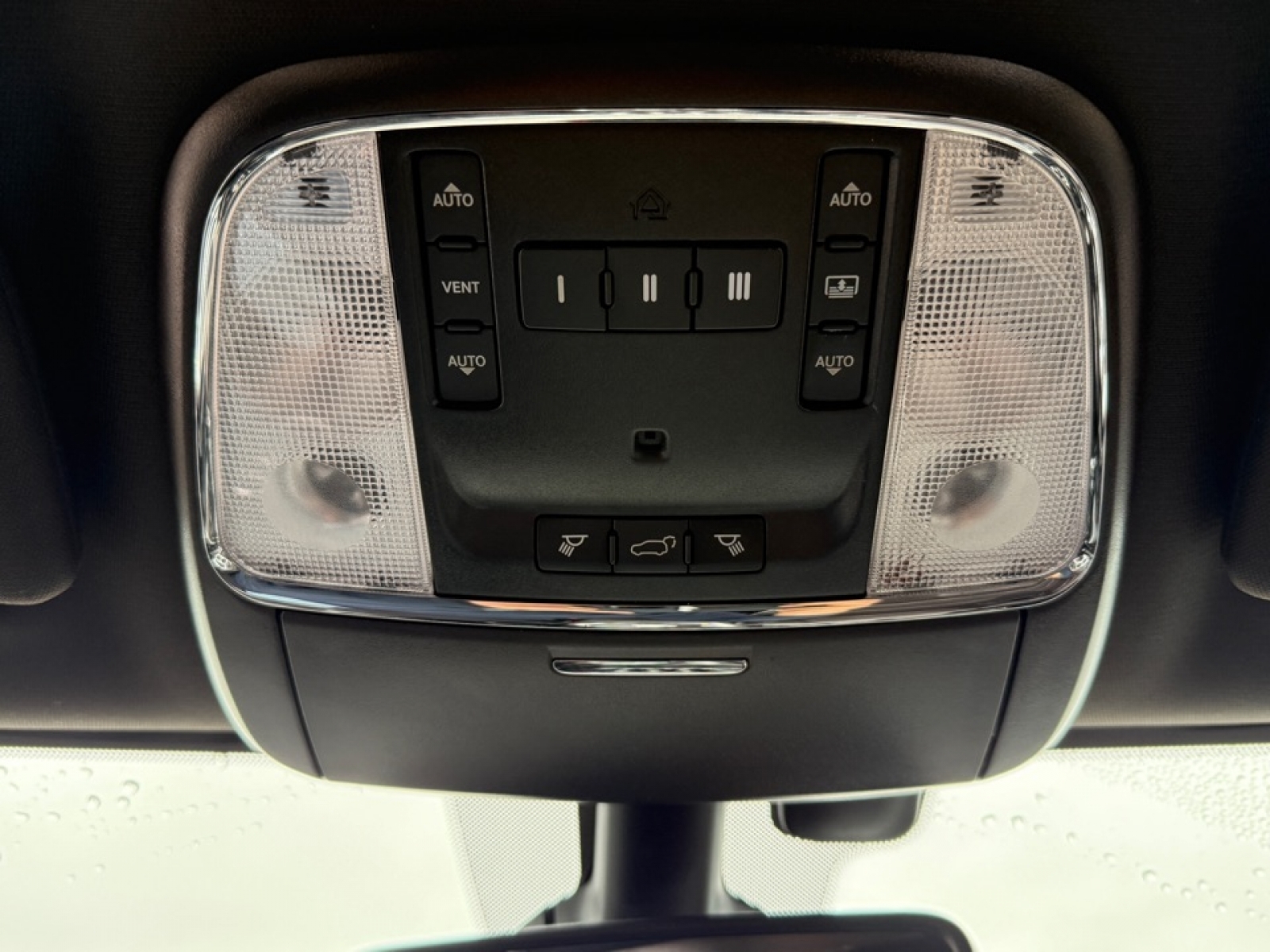 2018 Jeep Grand Cherokee Overland 4x4, 38460A, Photo