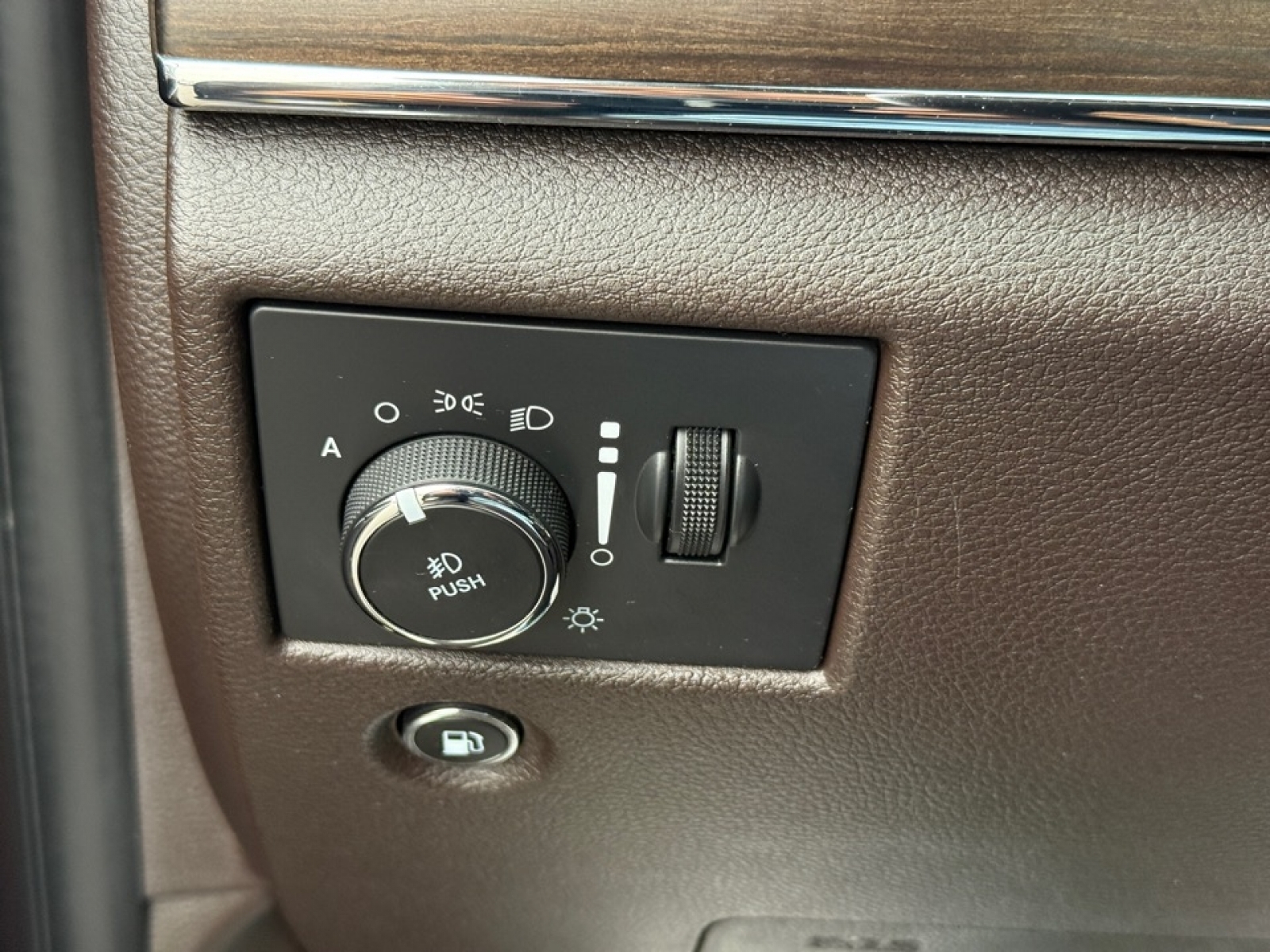 2018 Jeep Grand Cherokee Overland 4x4, 38460A, Photo