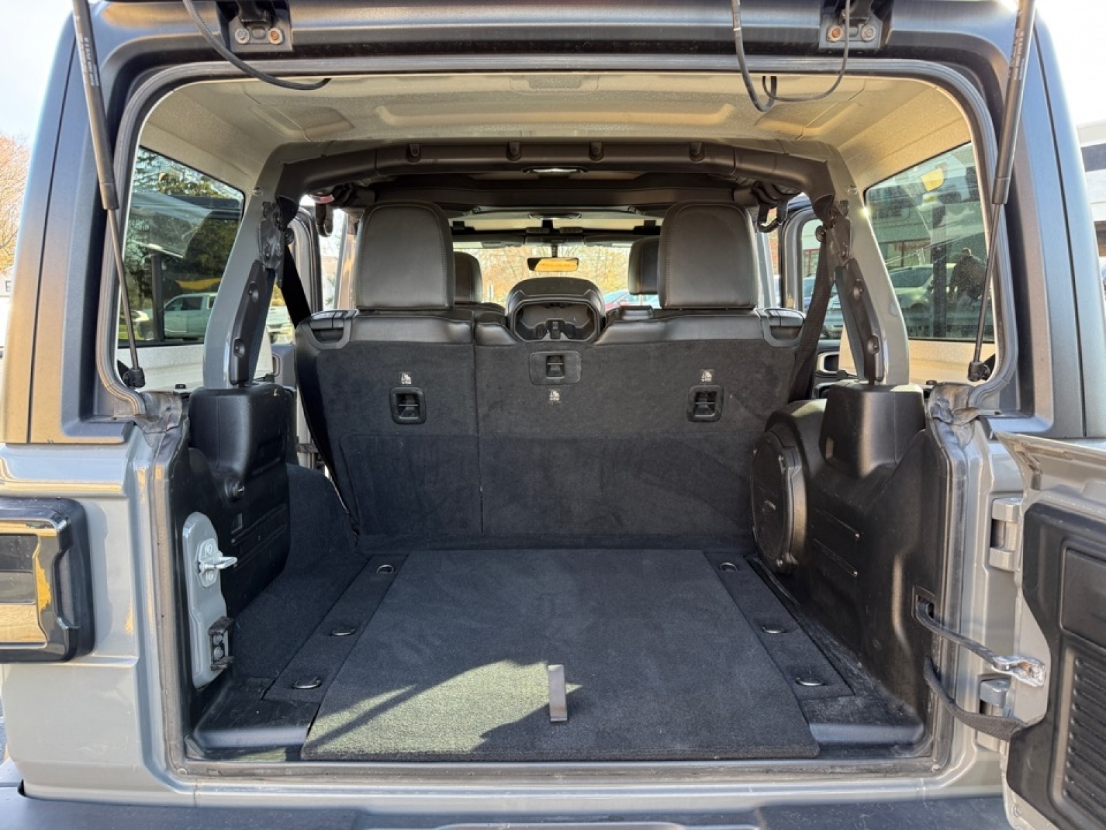 2018 Jeep Wrangler Unlimited Sahara, 38658A, Photo
