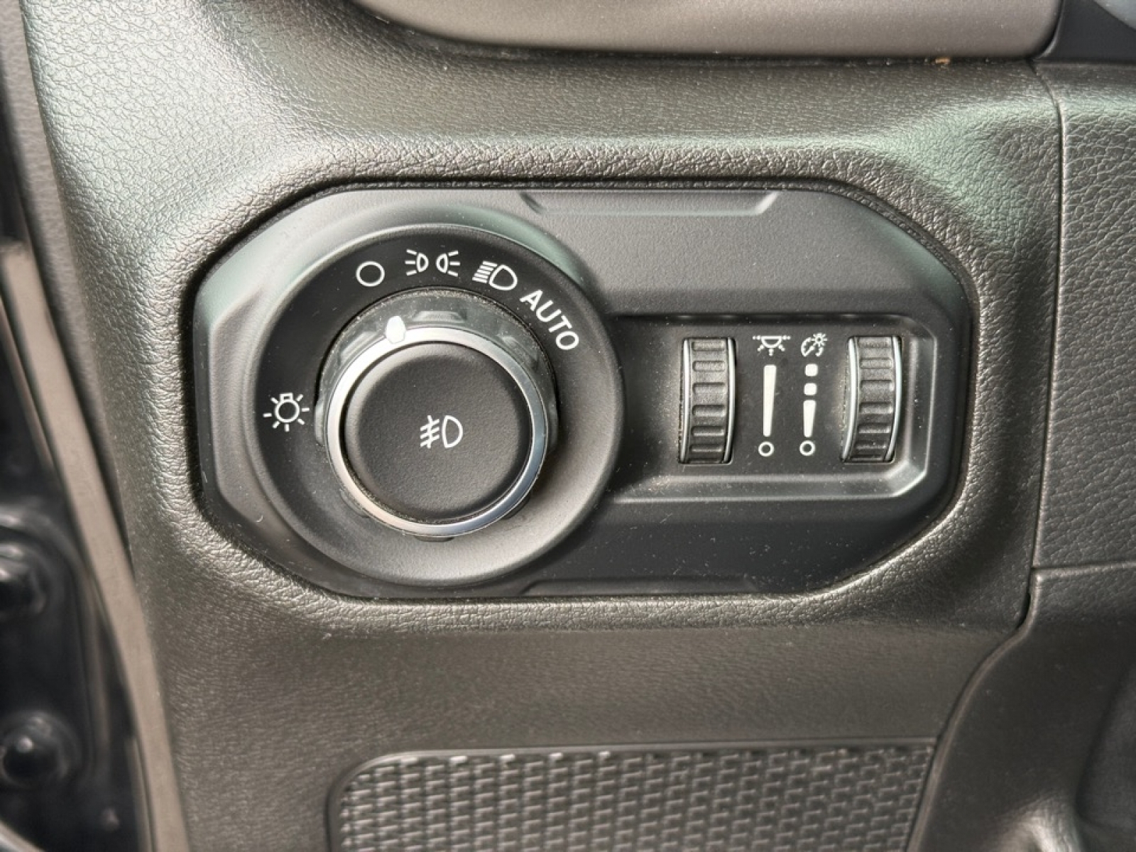 2018 Jeep Wrangler Unlimited Sport S 4x4, 39402, Photo