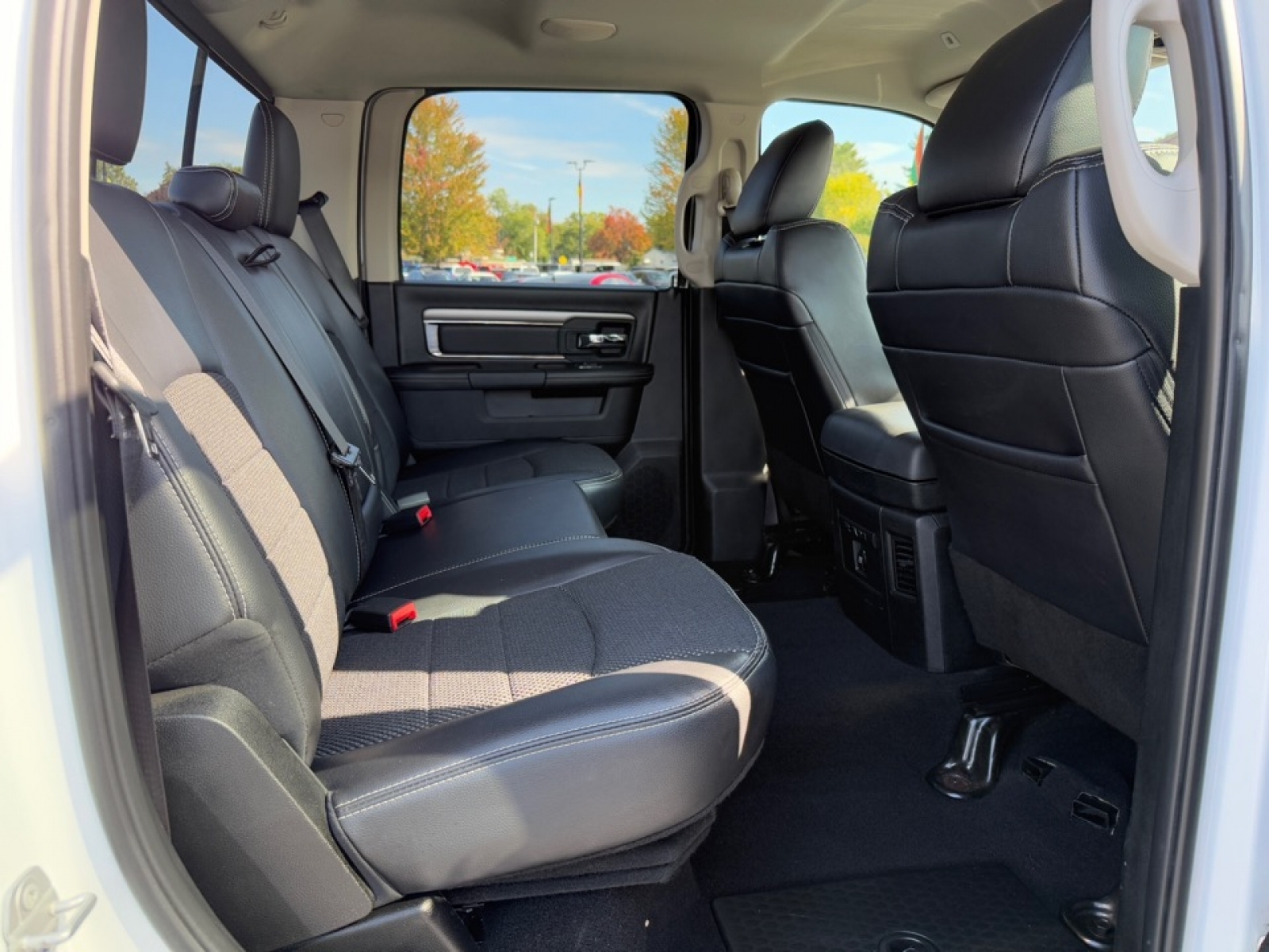 2018 Ram 1500 Sport, 39069, Photo