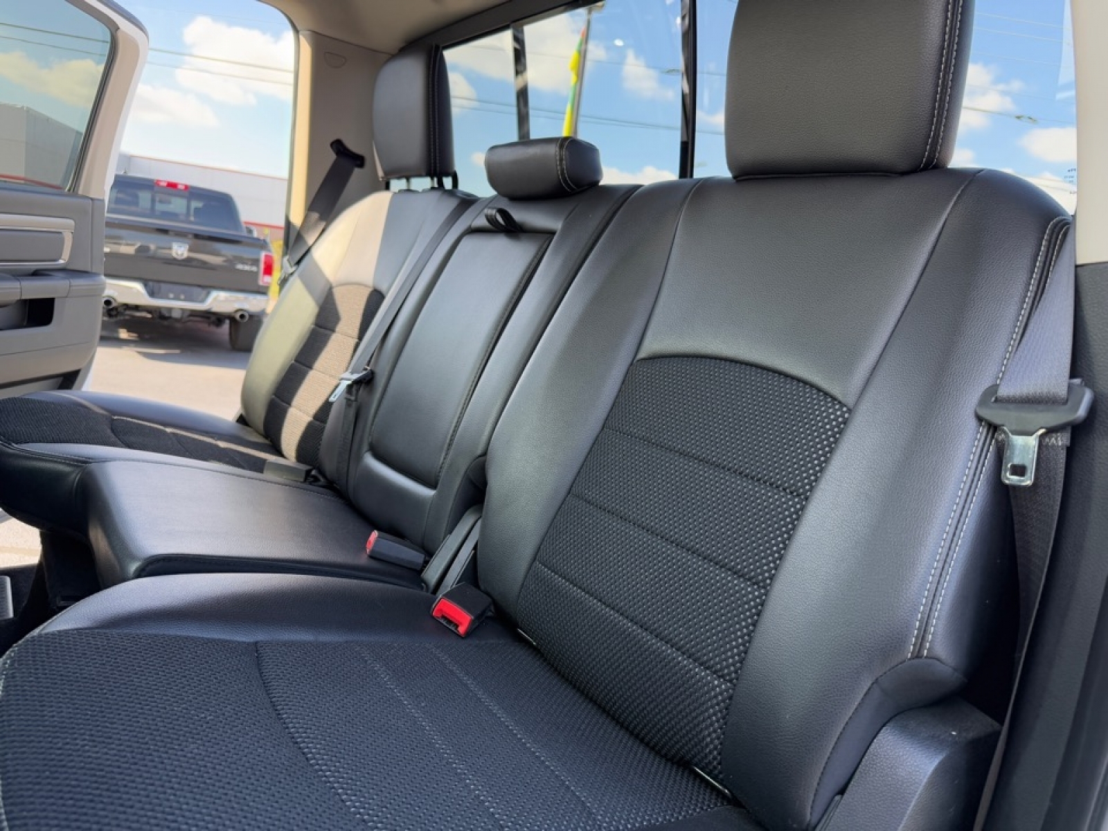 2018 Ram 1500 Sport, 39069, Photo