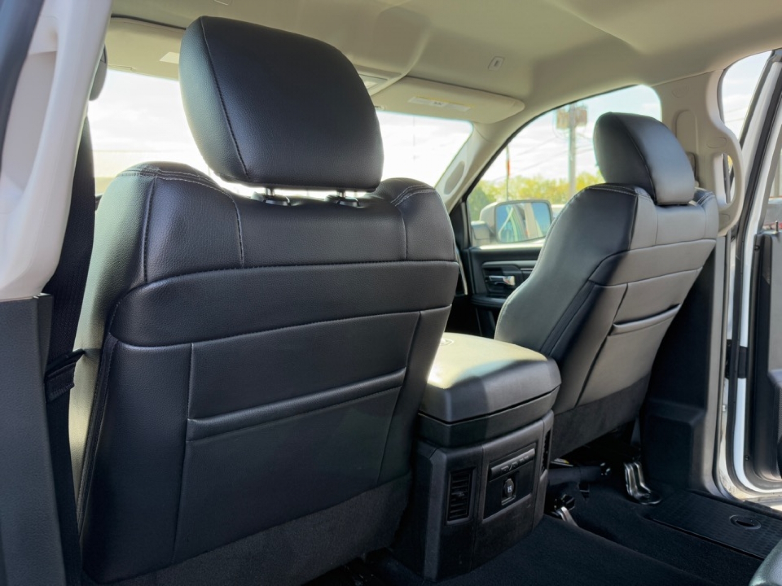 2018 Ram 1500 Sport, 39069, Photo