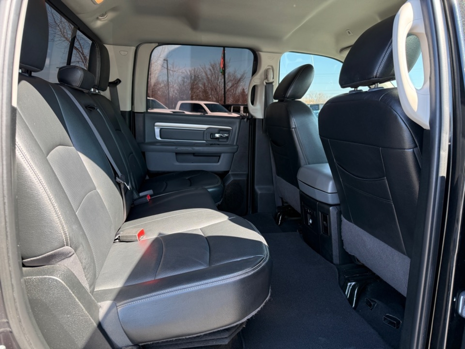 2018 Ram 1500 SLT, 39632, Photo