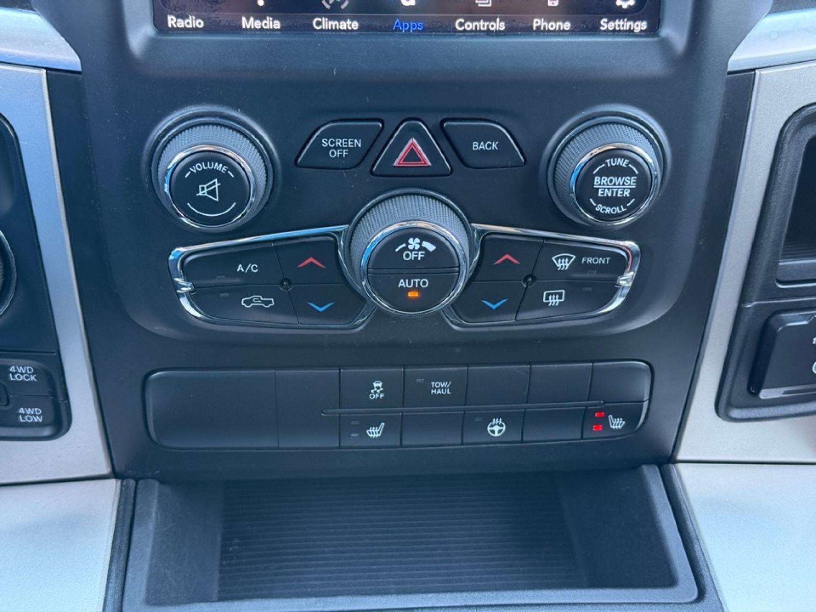 2018 Ram 1500 SLT, 39632, Photo