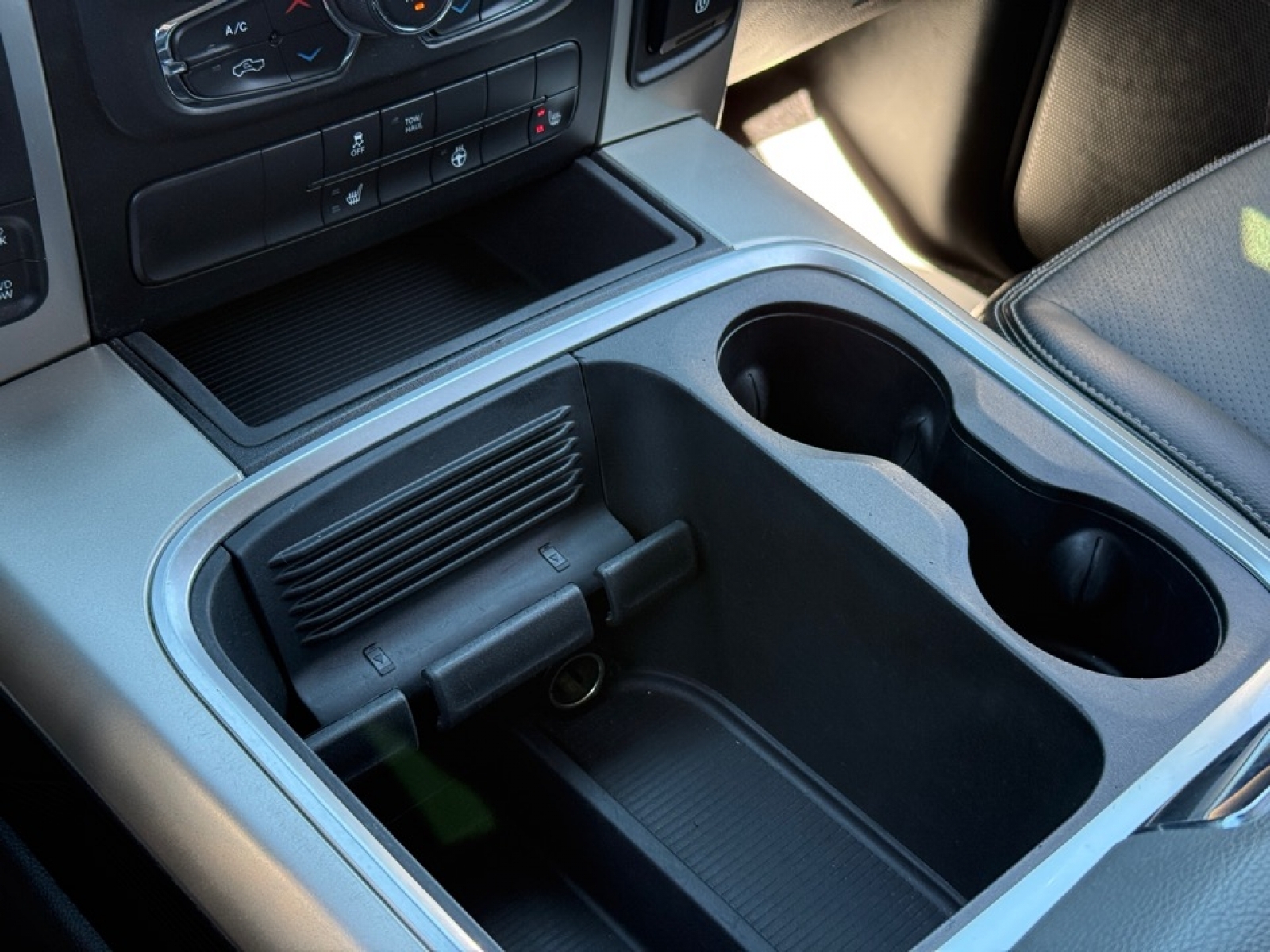 2018 Ram 1500 SLT, 39632, Photo