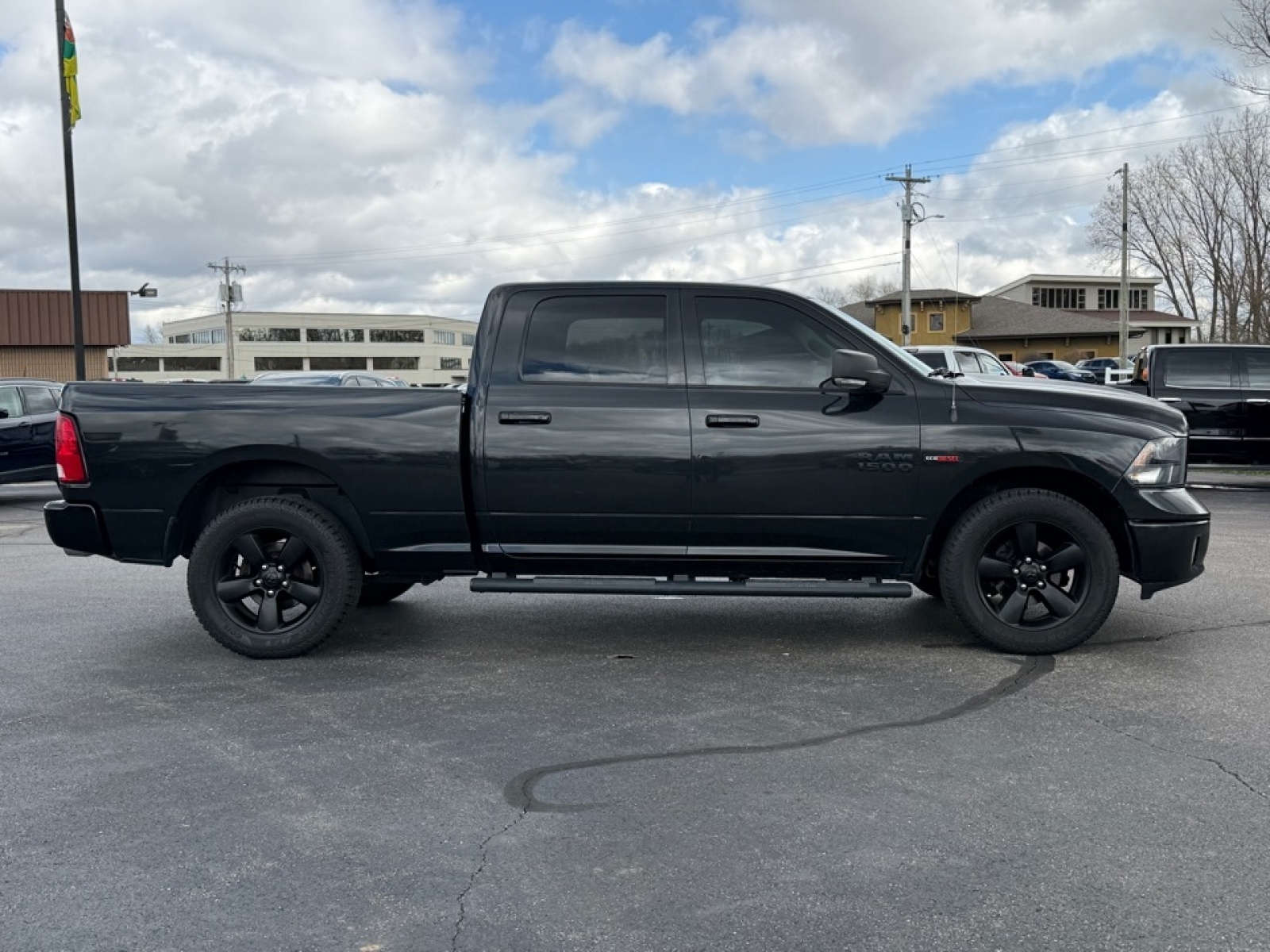 2018 Ram 1500 SLT, 39717, Photo