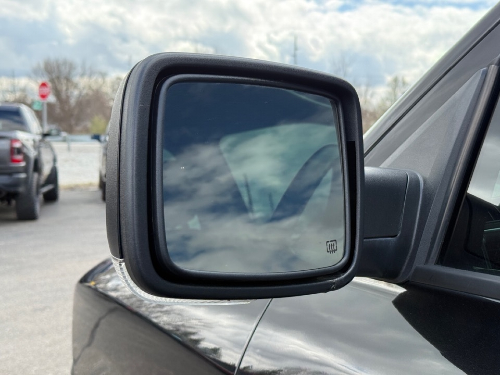 2018 Ram 1500 SLT, 39717, Photo