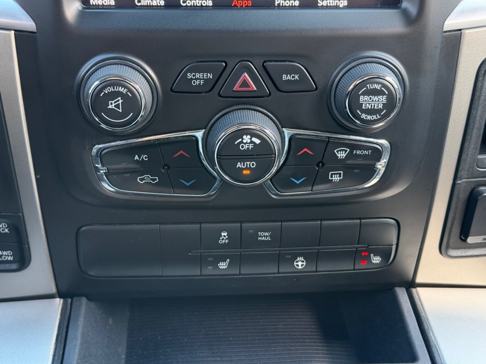 2018 Ram 1500 SLT, 39717, Photo