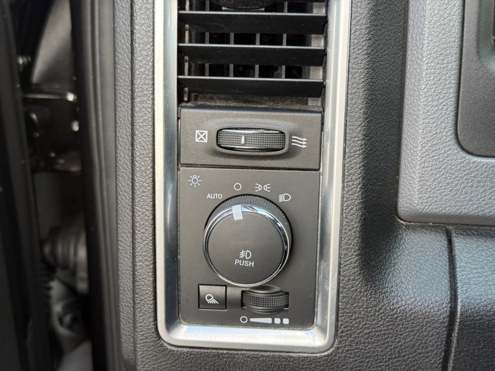 2018 Ram 1500 SLT, 39717, Photo