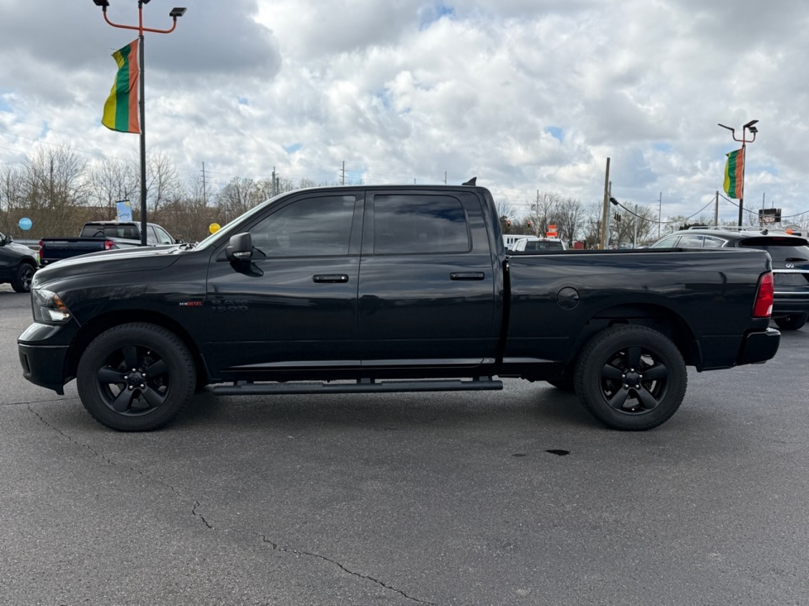 2018 Ram 1500 SLT, 39717, Photo