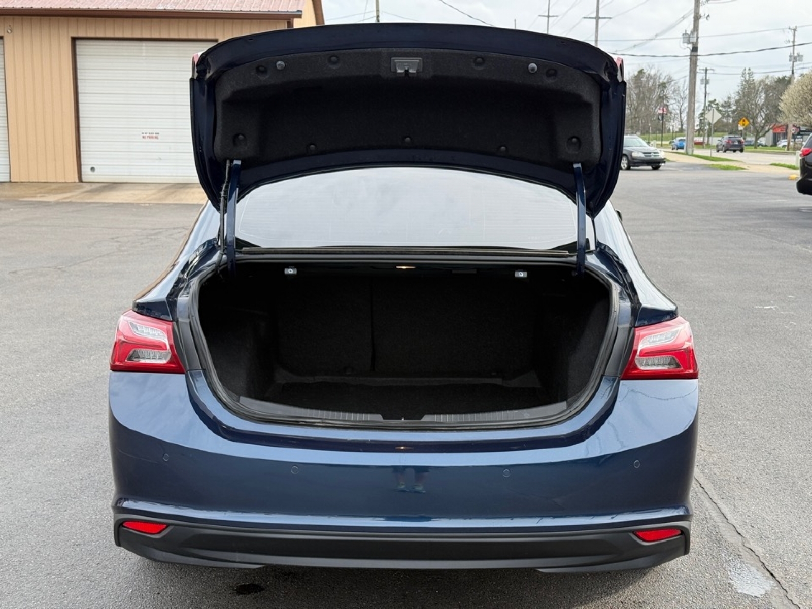 2019 Chevrolet Malibu LT, 39708, Photo