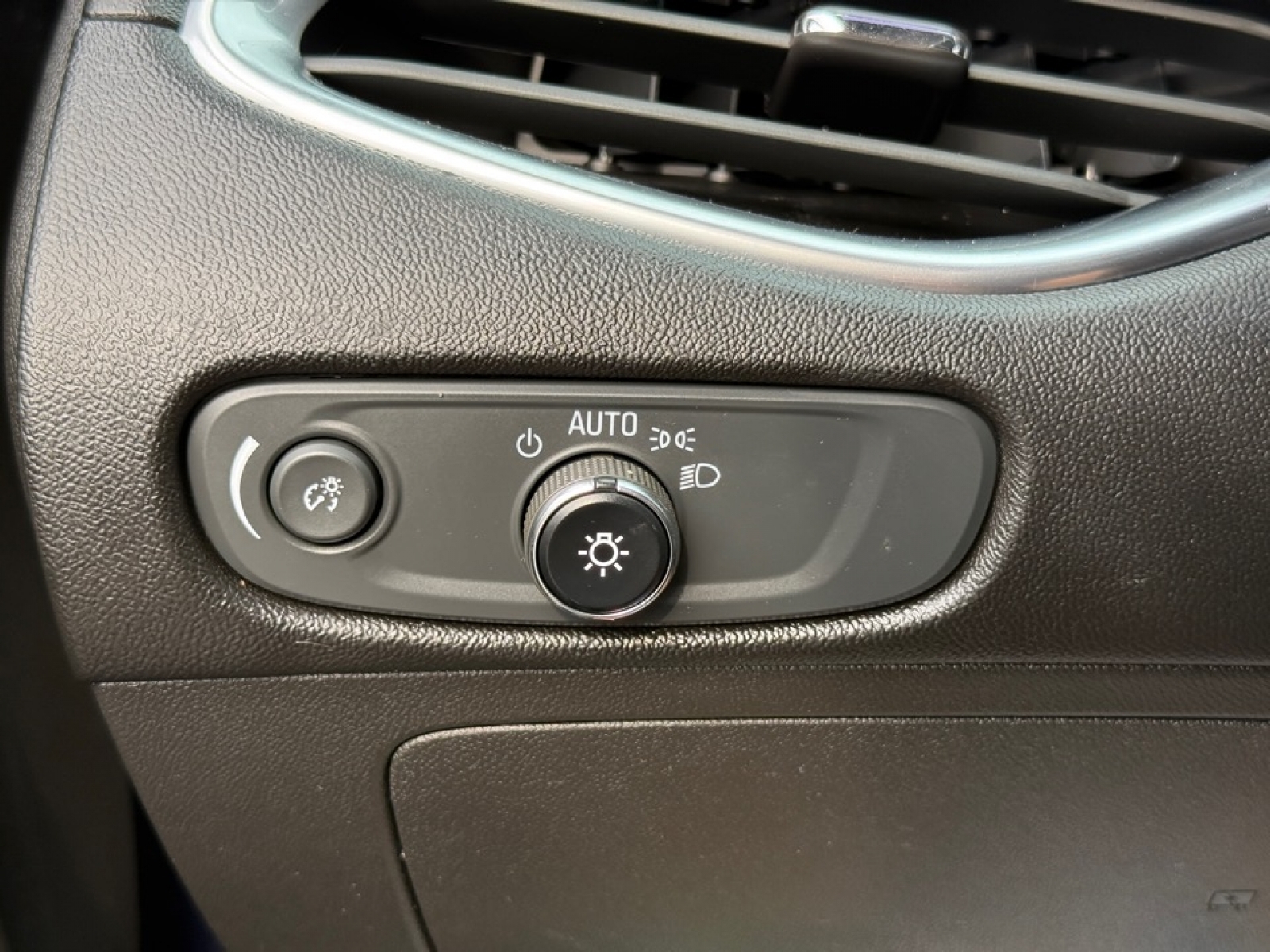 2019 Chevrolet Malibu LT, 39708, Photo