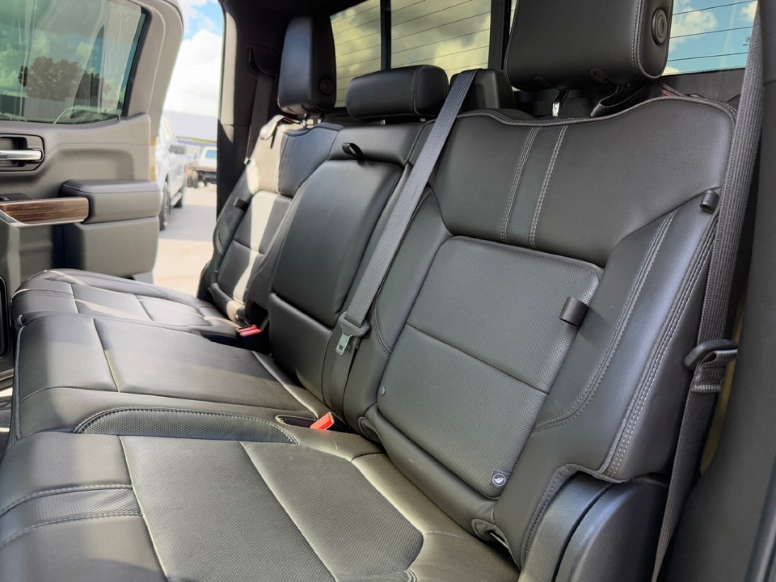 2019 Chevrolet Silverado 1500 High Country, 37129B, Photo