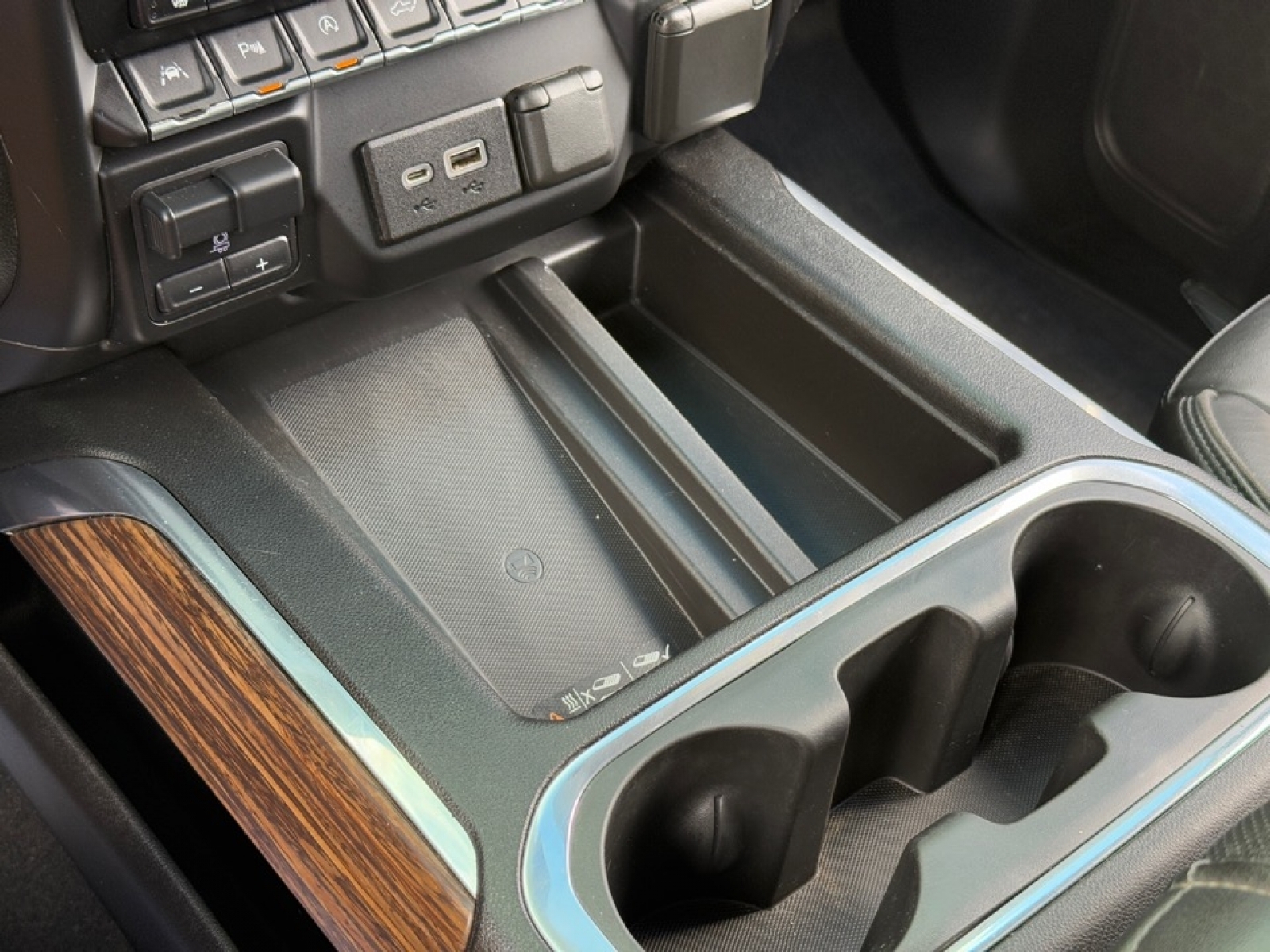 2019 Chevrolet Silverado 1500 High Country, 37129B, Photo