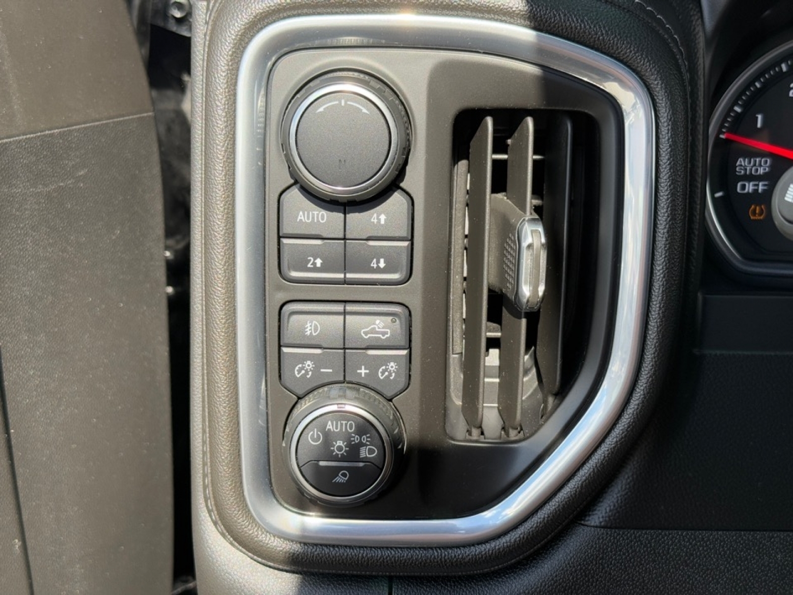 2019 Chevrolet Silverado 1500 High Country, 37129B, Photo