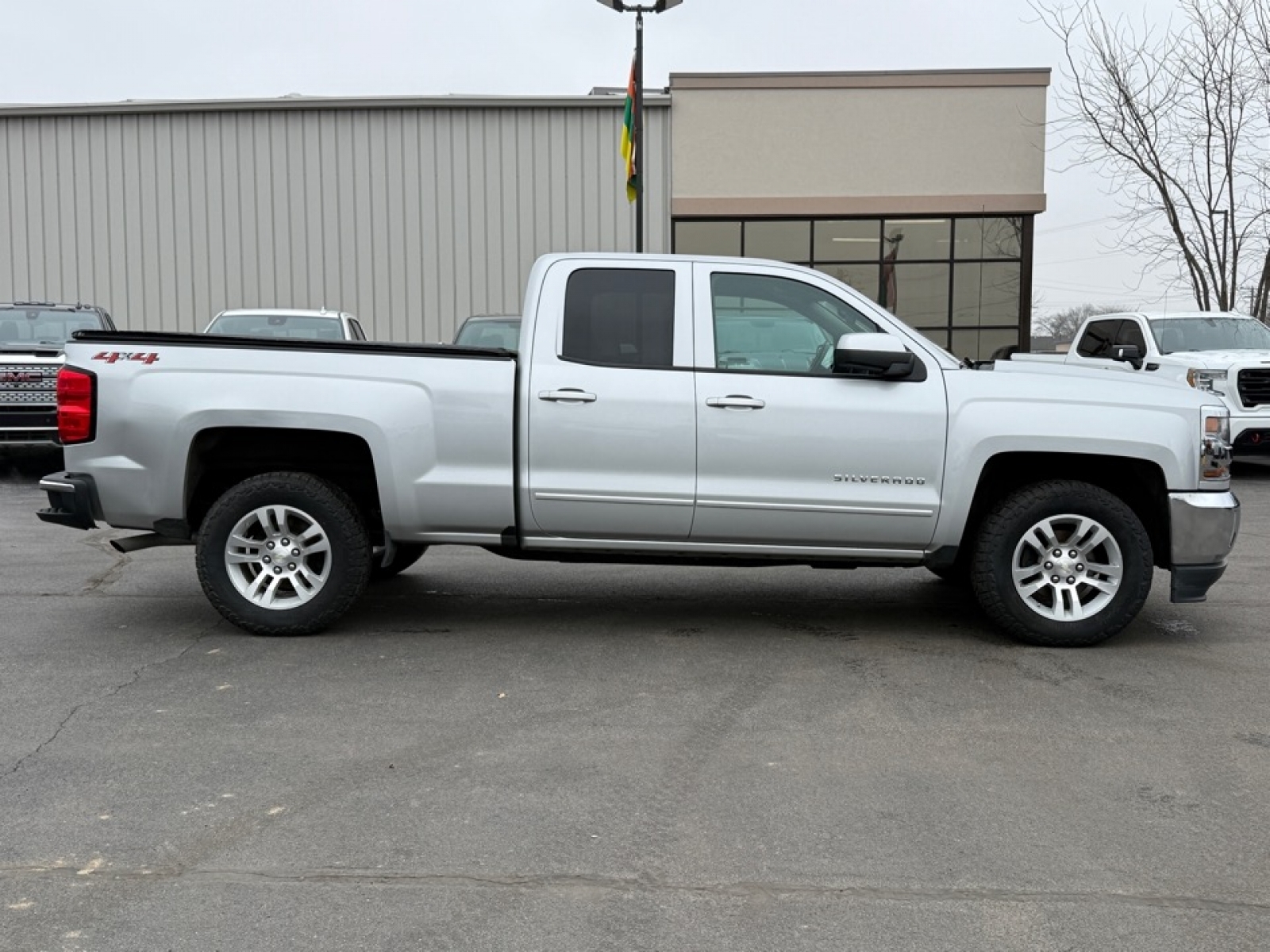 2019 Chevrolet Silverado 1500 LD LT, 39448, Photo