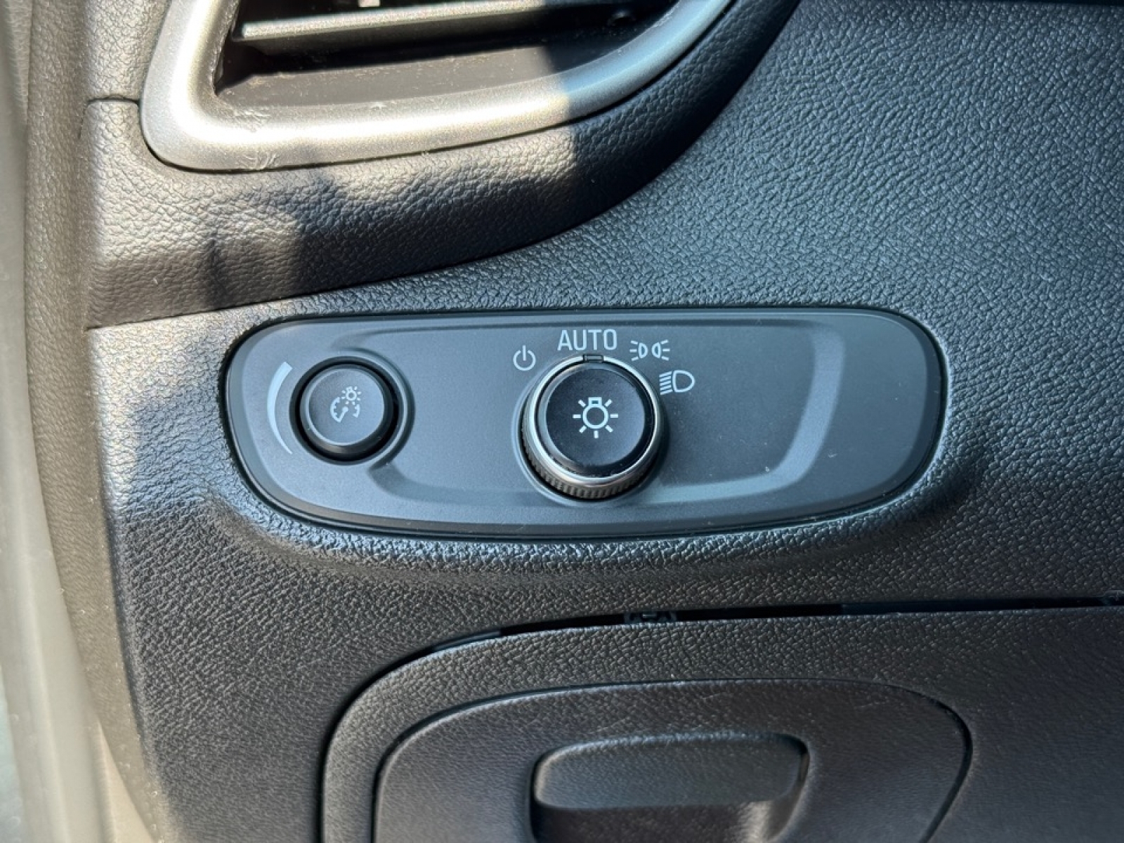 2019 Chevrolet Trax LT photo 35