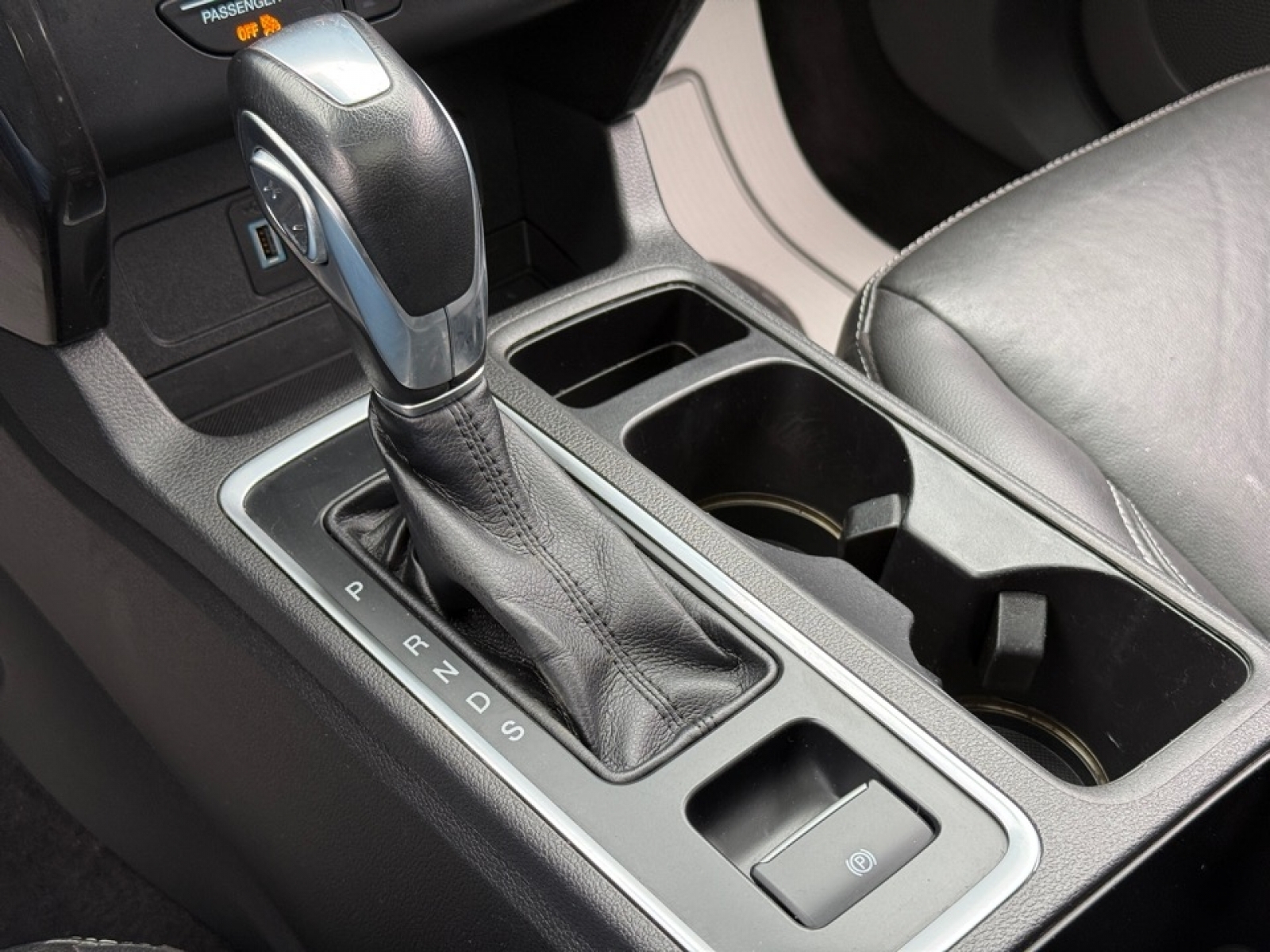 2019 Ford Escape Titanium, 39478, Photo