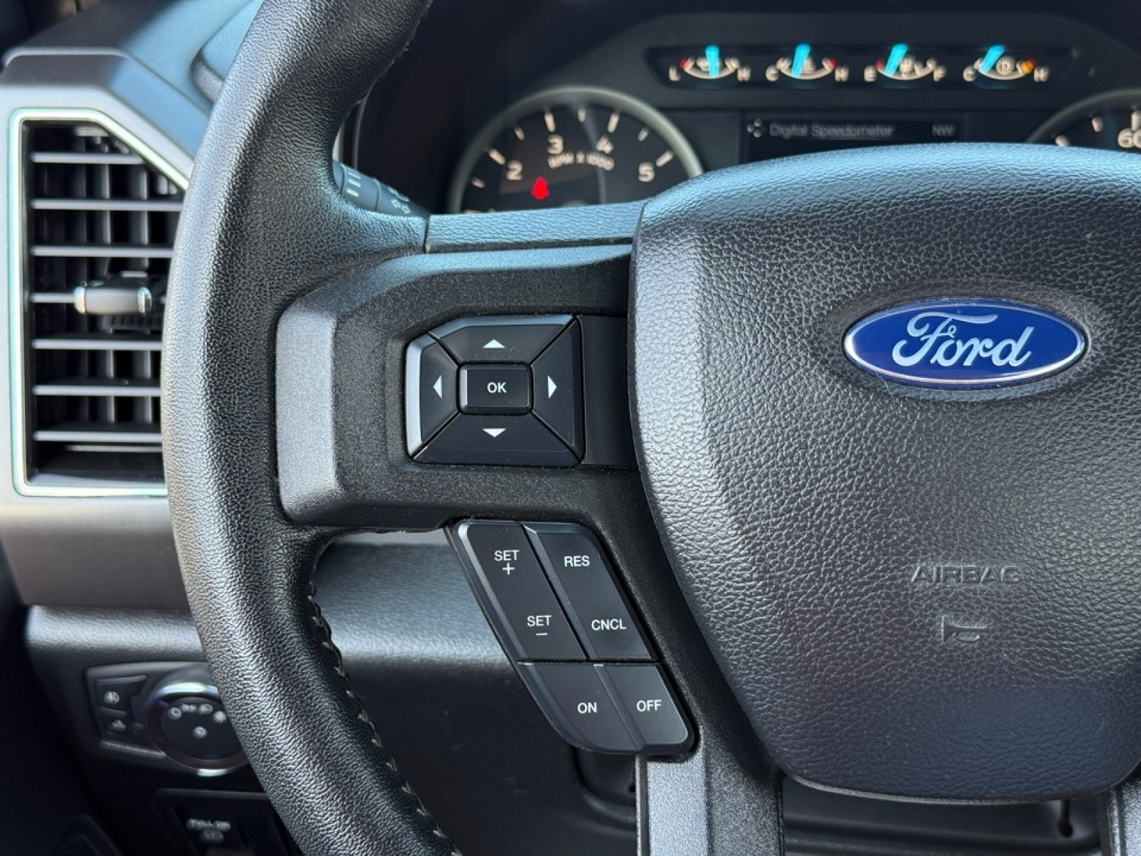 2019 Ford F-150 XLT photo 28
