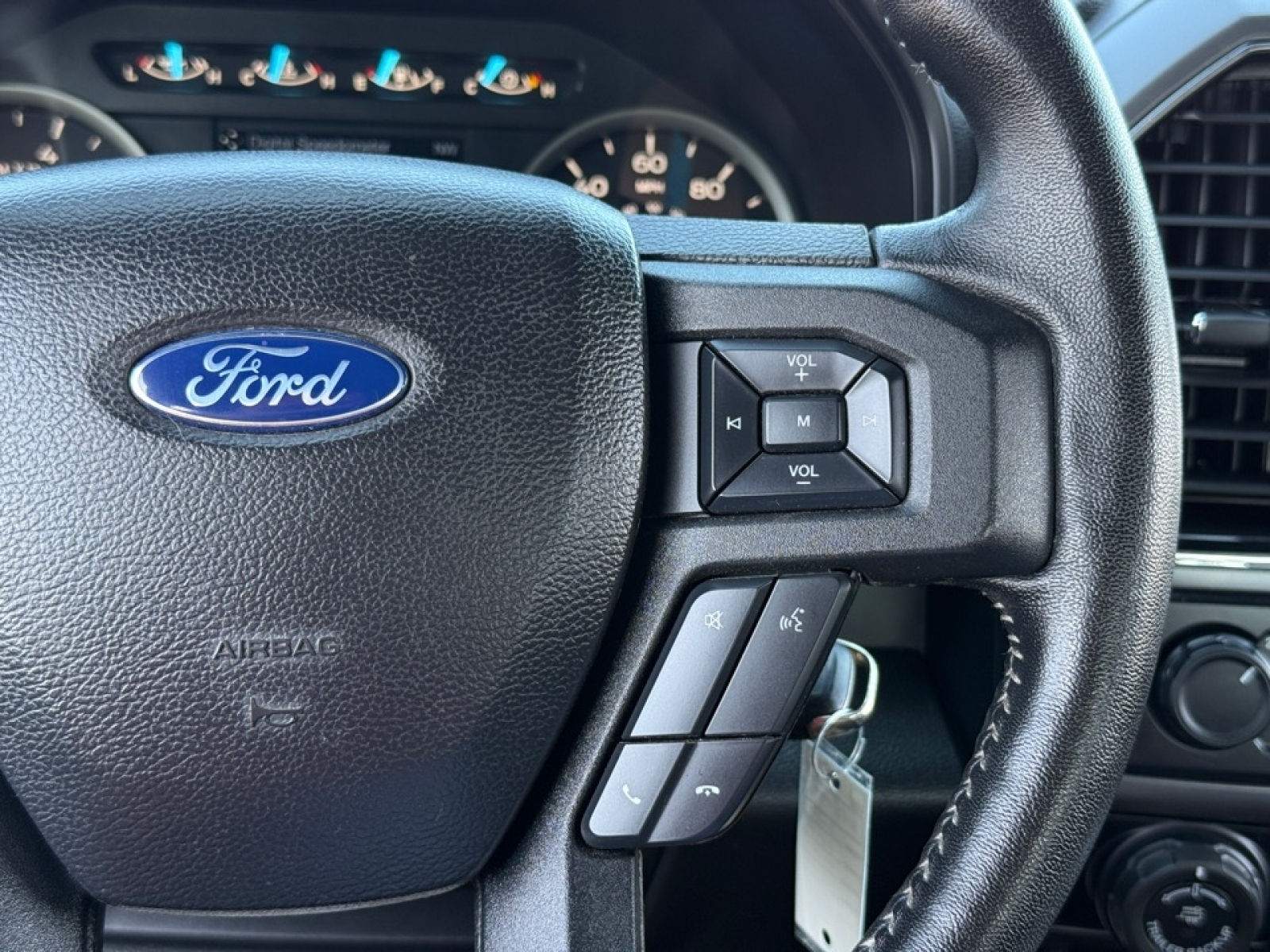 2019 Ford F-150 XLT photo 29