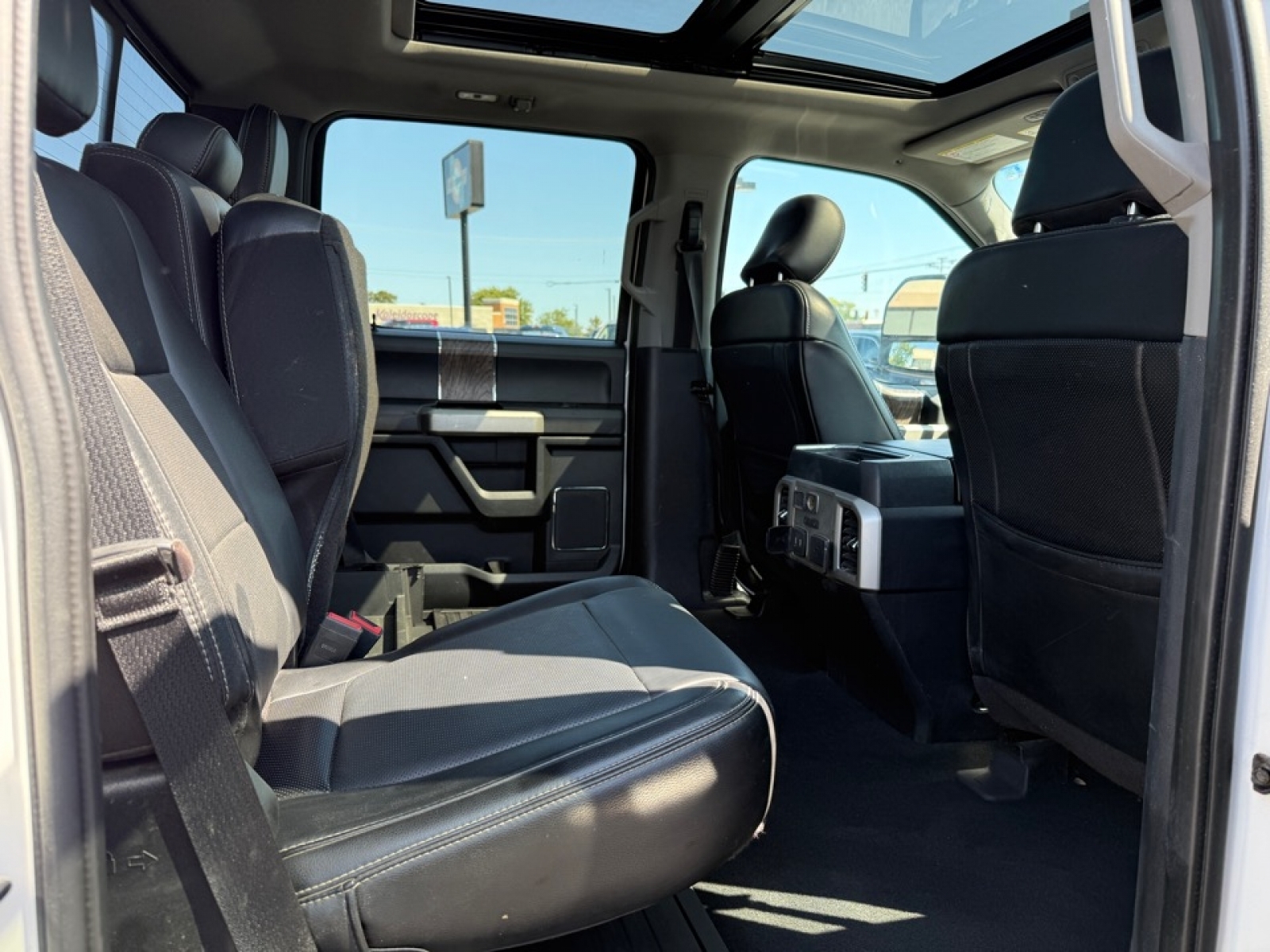2019 Ford F-350 LARIAT, 38604, Photo