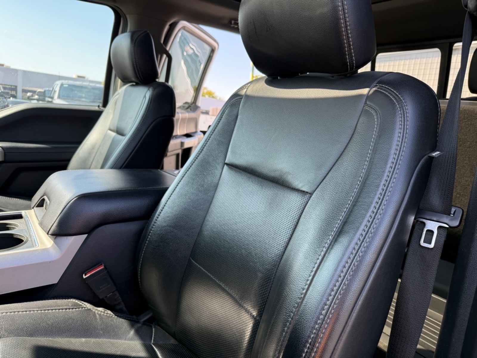 2019 Ford F-350 LARIAT, 38604, Photo