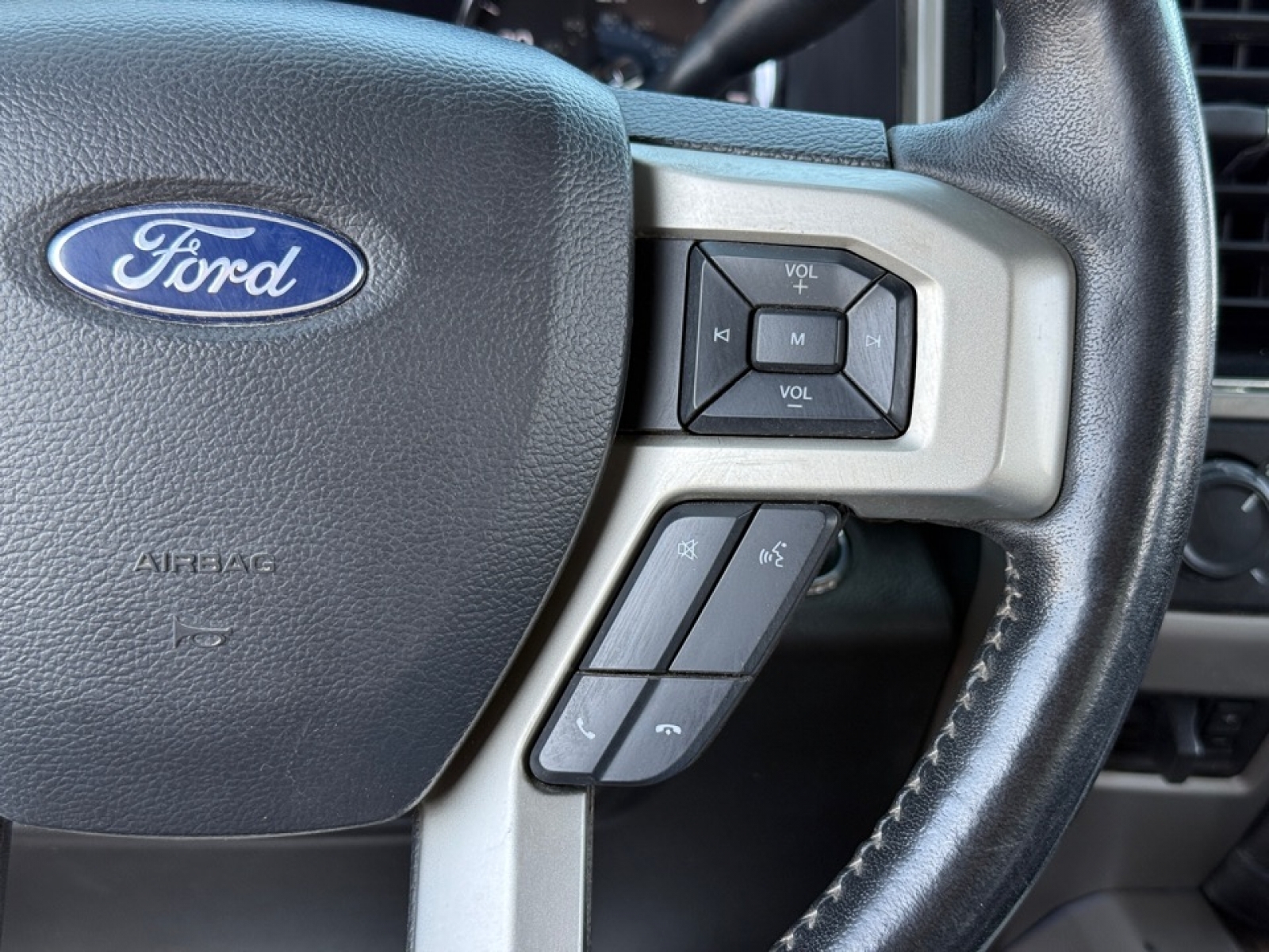 2019 Ford F-350 LARIAT, 38604, Photo