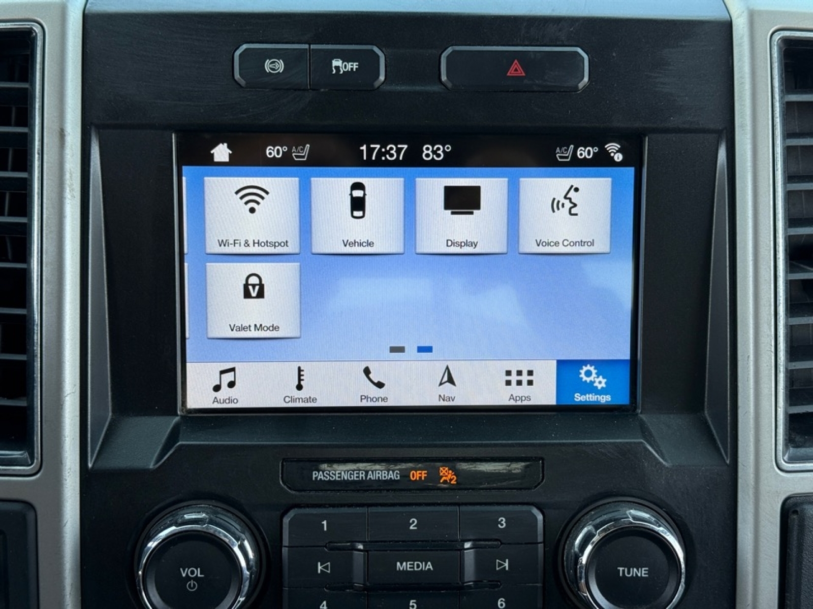 2019 Ford F-350 LARIAT, 38604, Photo