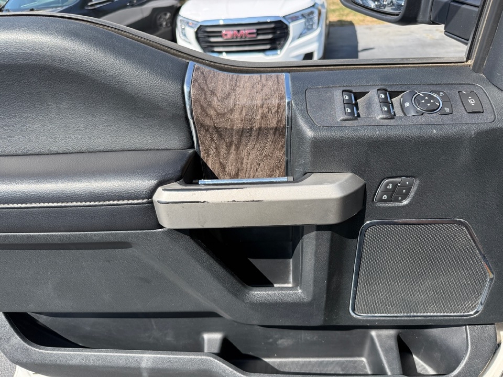 2019 Ford F-350 LARIAT, 38604, Photo