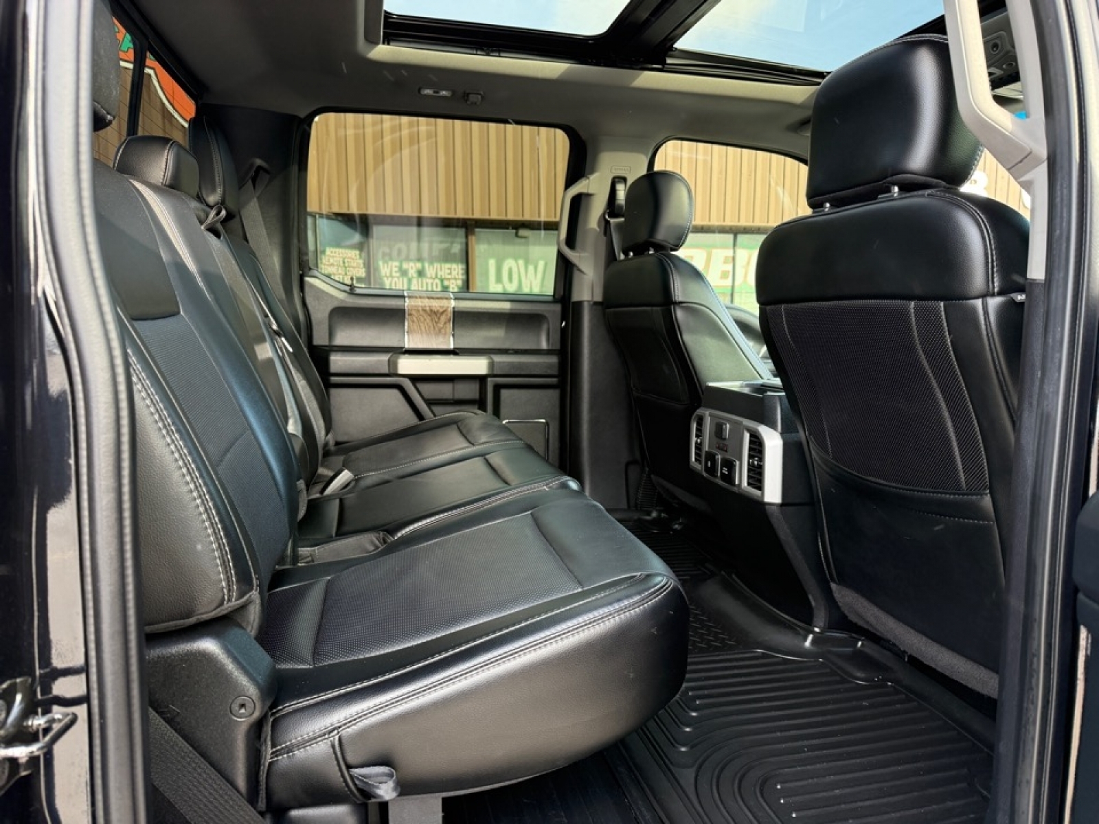 2019 Ford F-350 LARIAT, 39270, Photo