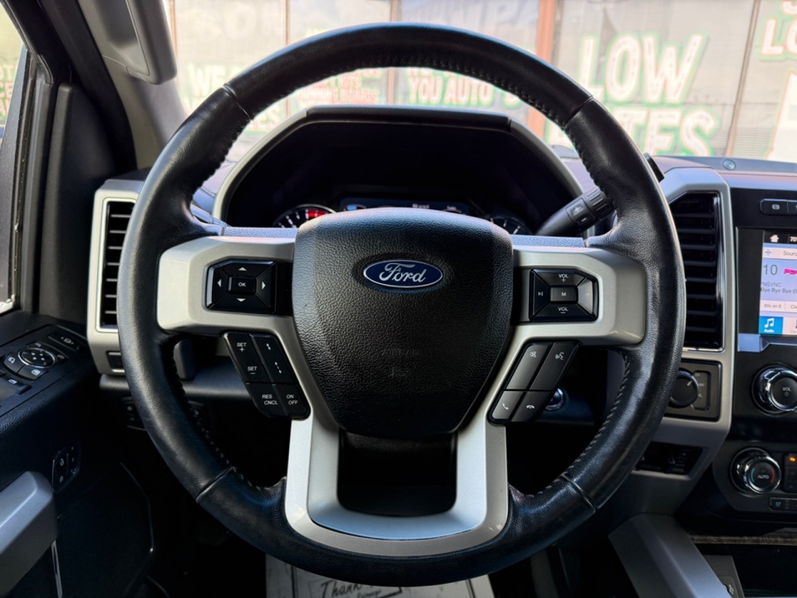 2019 Ford F-350 LARIAT, 39270, Photo