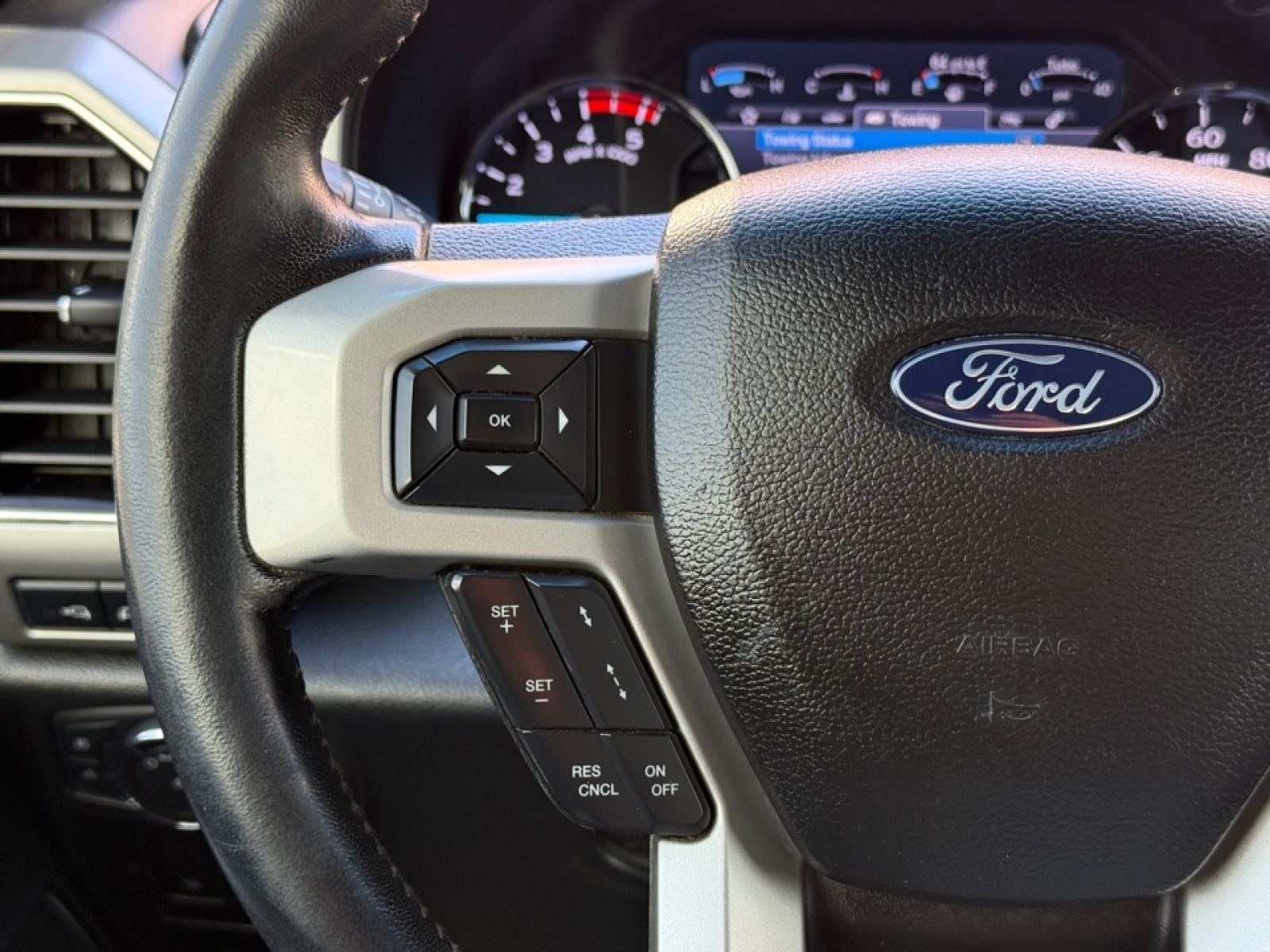 2019 Ford F-350 LARIAT, 39270, Photo