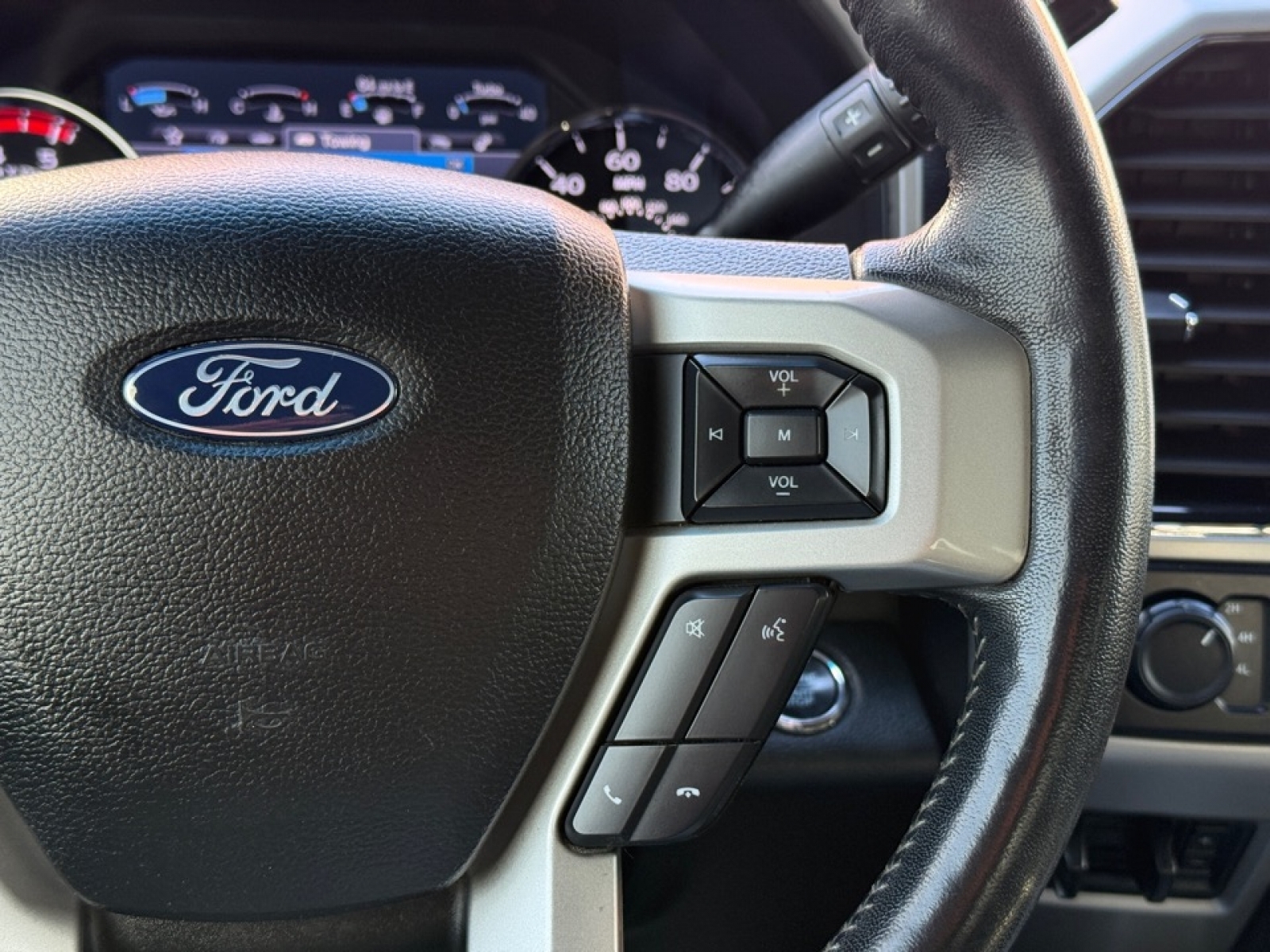 2019 Ford F-350 LARIAT, 39270, Photo