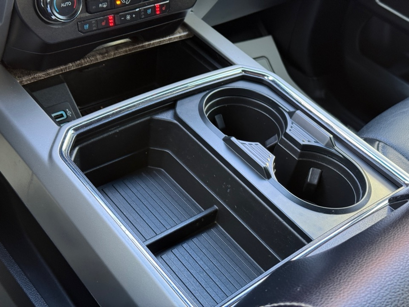 2019 Ford F-350 LARIAT, 39270, Photo