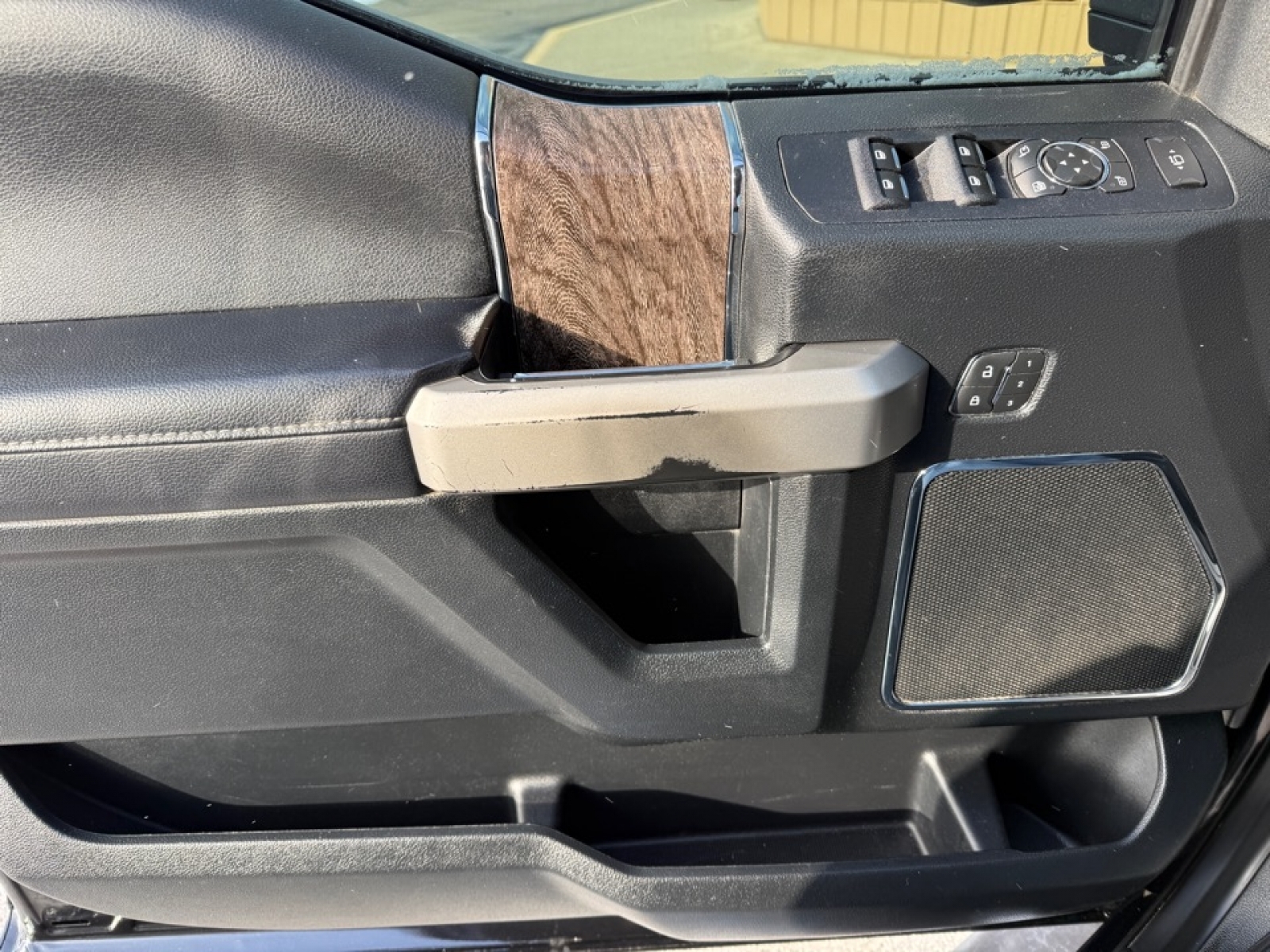 2019 Ford F-350 LARIAT, 39270, Photo