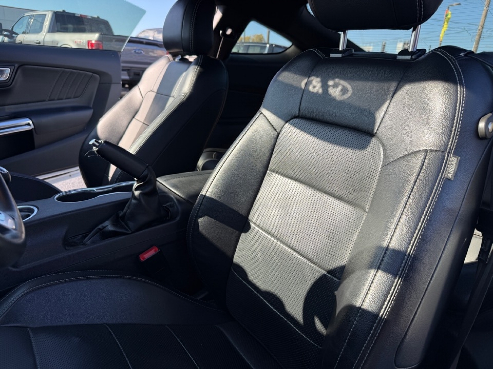 2019 Ford Mustang EcoBoost Premium, 39115, Photo