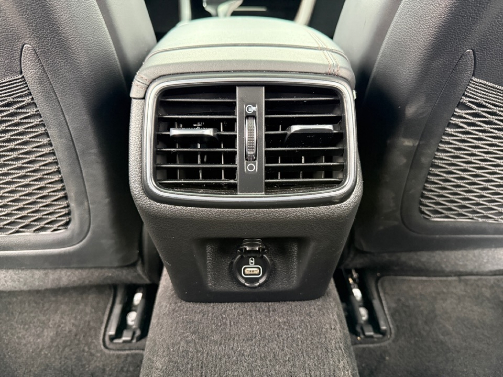 2019 Genesis G70 2.0T Advanced, 38514A, Photo