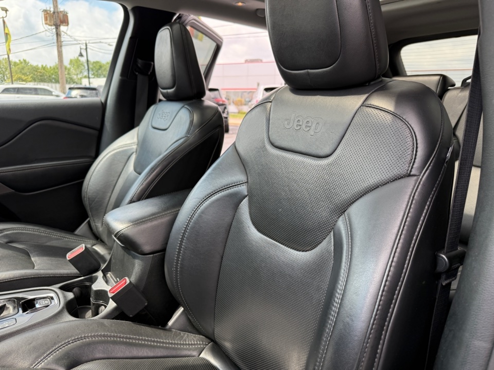 2019 Jeep Cherokee Limited photo 14