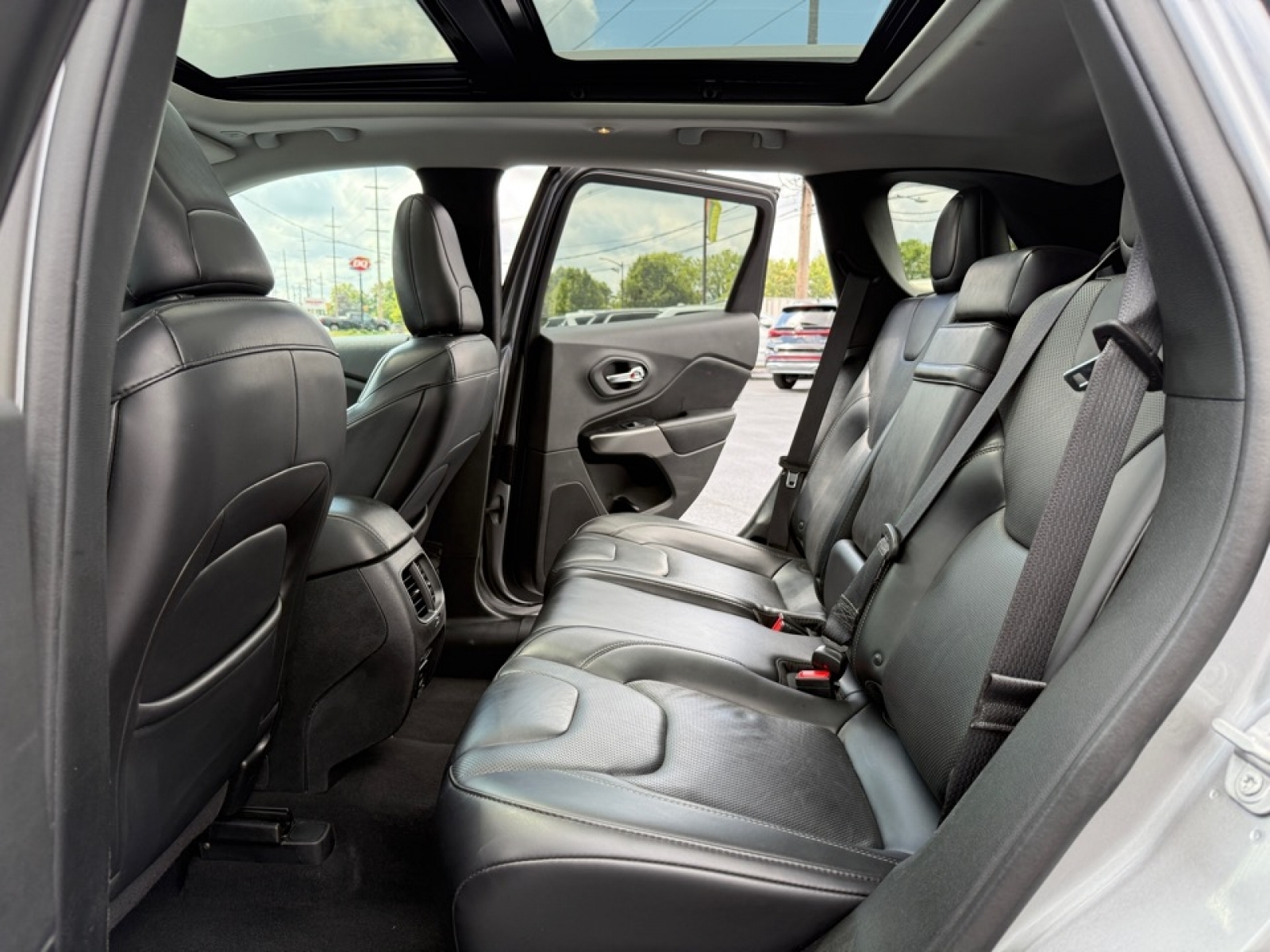 2019 Jeep Cherokee Limited photo 12
