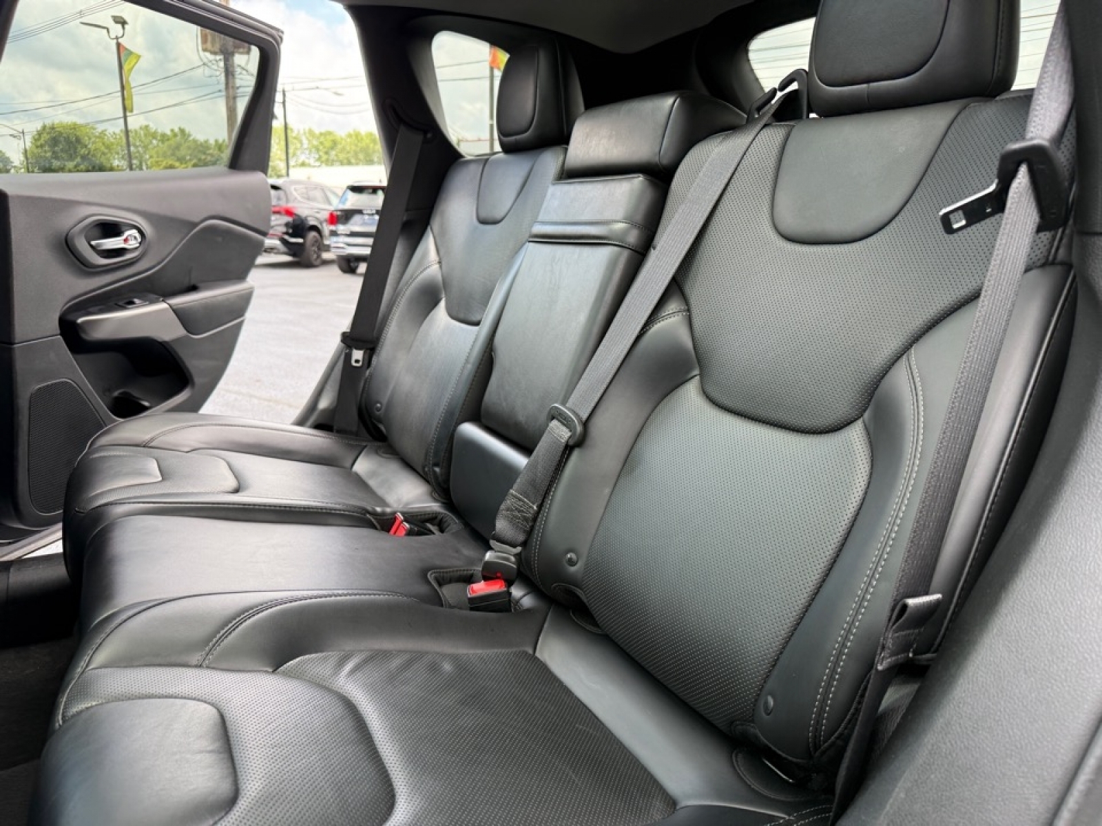 2019 Jeep Cherokee Limited photo 15
