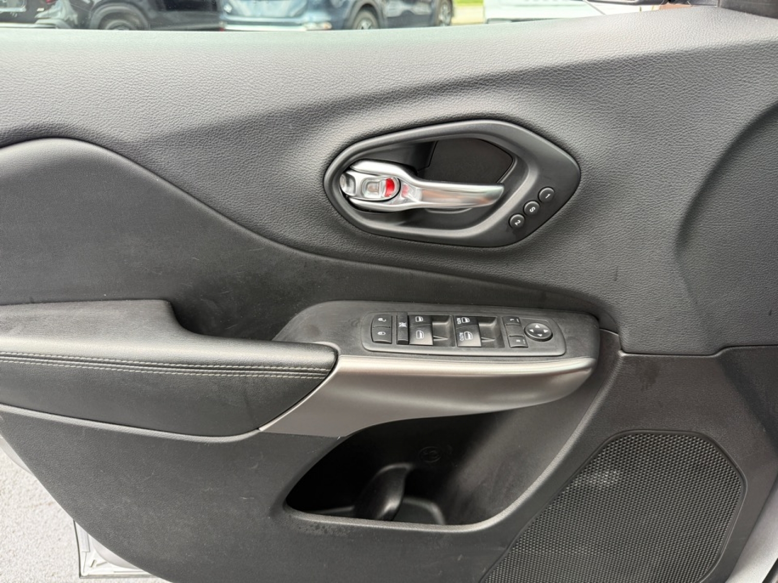 2019 Jeep Cherokee Limited photo 32