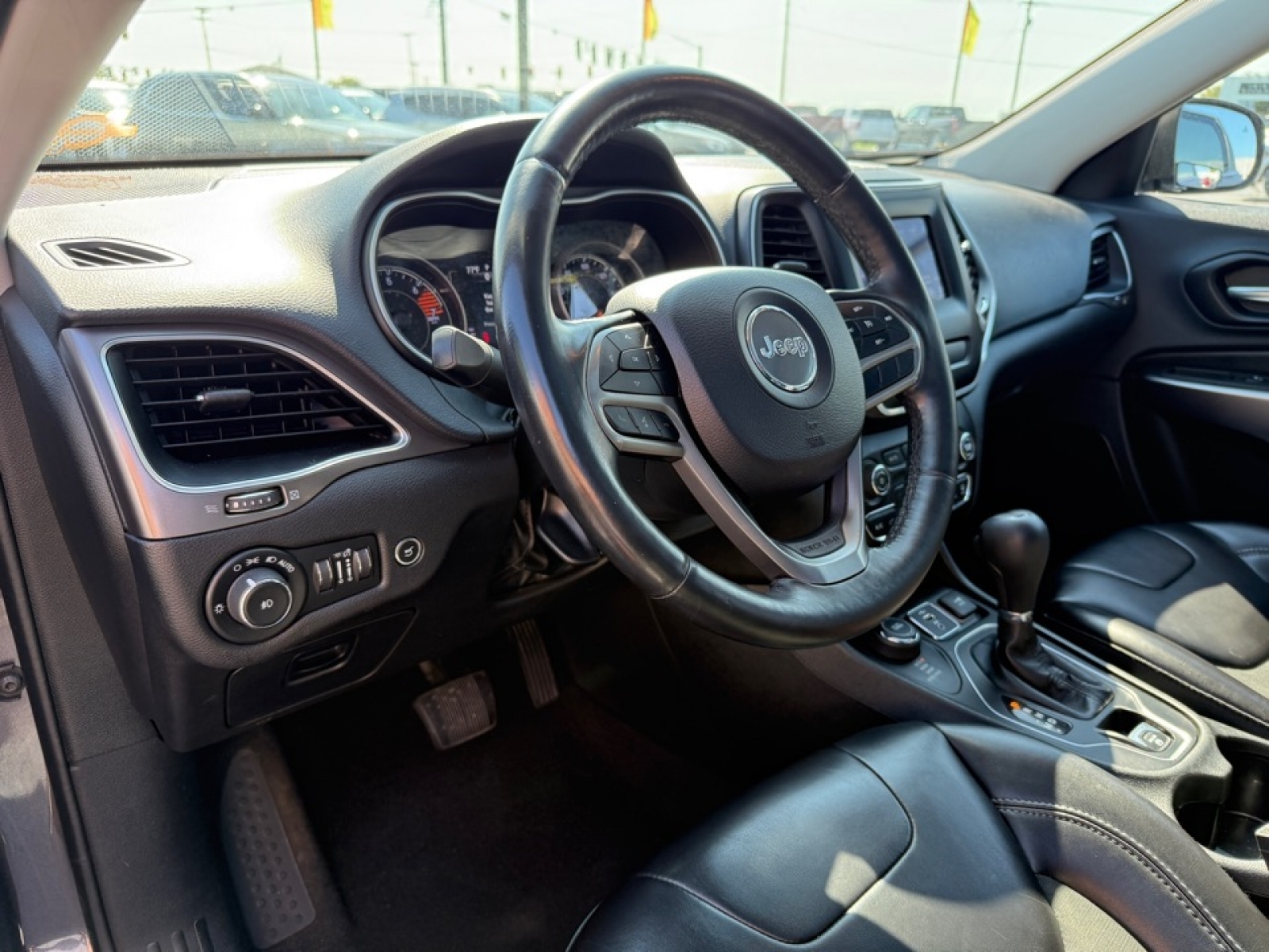 2019 Jeep Cherokee Latitude Plus 4x4, 38875, Photo