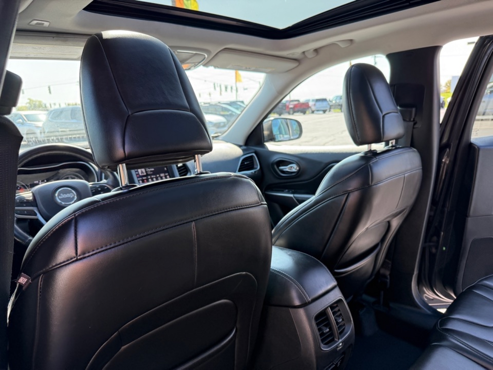 2019 Jeep Cherokee Latitude Plus 4x4, 38875, Photo